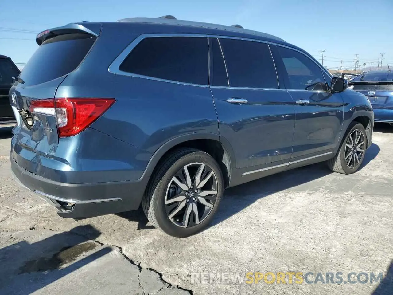 3 Photograph of a damaged car 5FNYF5H67NB024604 HONDA PILOT 2022