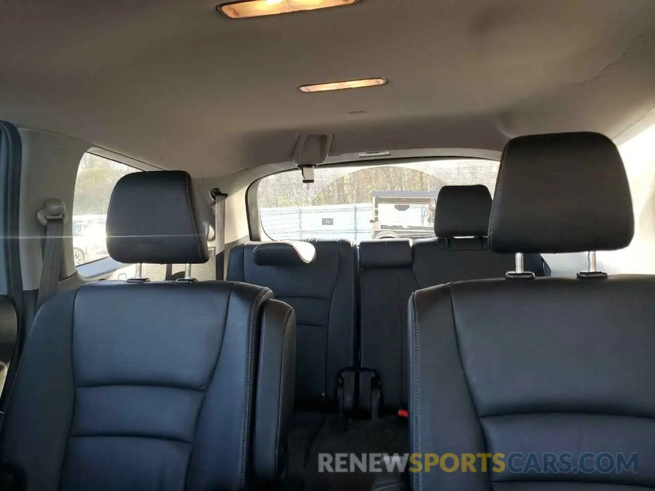 10 Photograph of a damaged car 5FNYF5H69NB031537 HONDA PILOT 2022