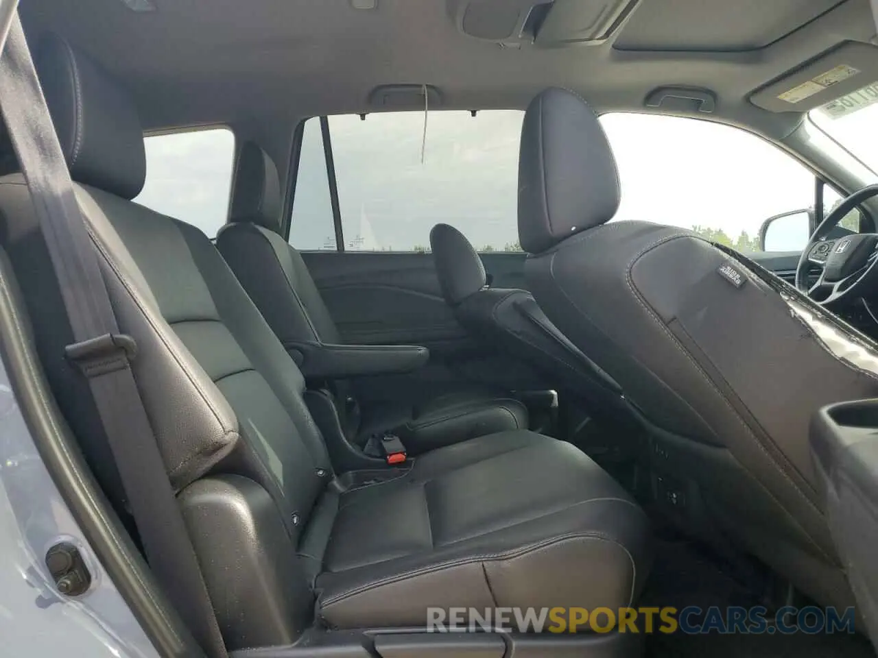 11 Photograph of a damaged car 5FNYF5H69NB031540 HONDA PILOT 2022