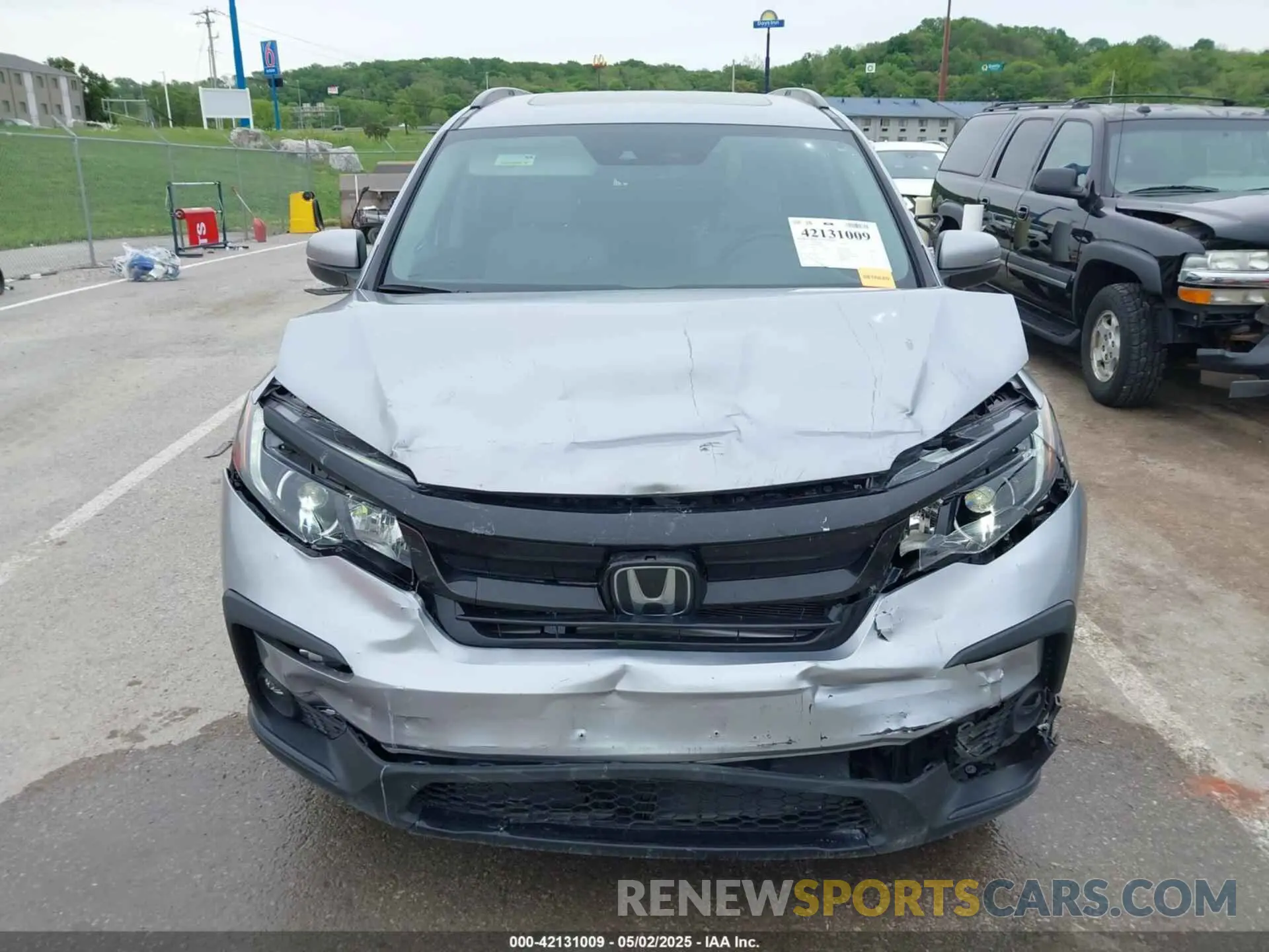 11 Photograph of a damaged car 5FNYF6H20NB096473 HONDA PILOT 2022