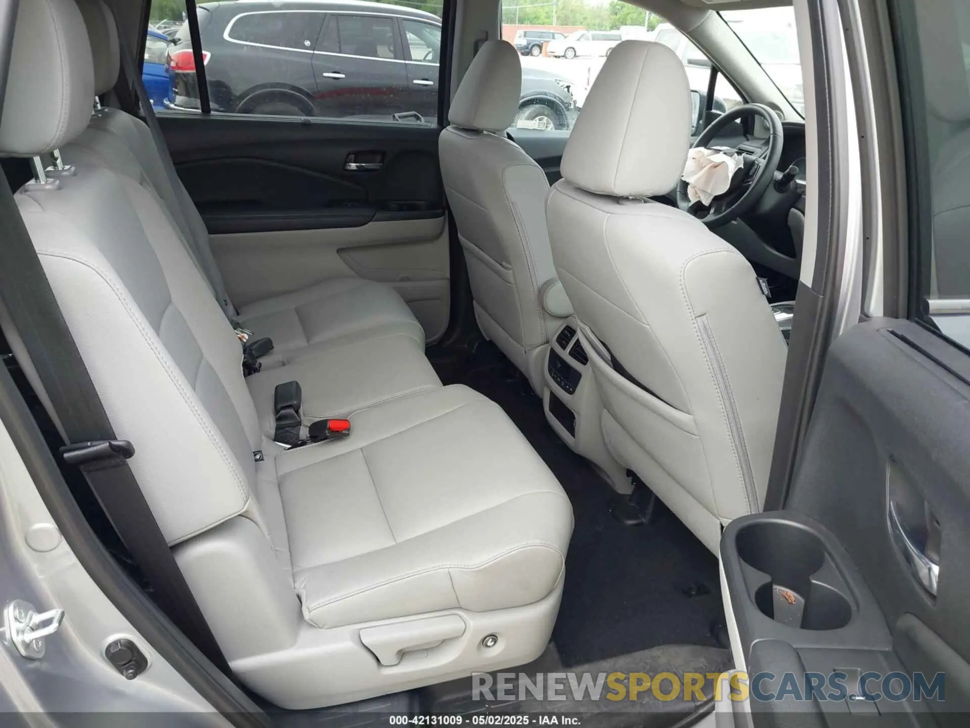 8 Photograph of a damaged car 5FNYF6H20NB096473 HONDA PILOT 2022