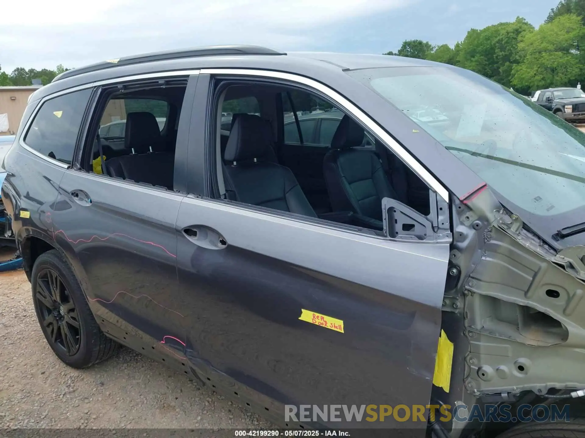 19 Photograph of a damaged car 5FNYF6H21NB096658 HONDA PILOT 2022