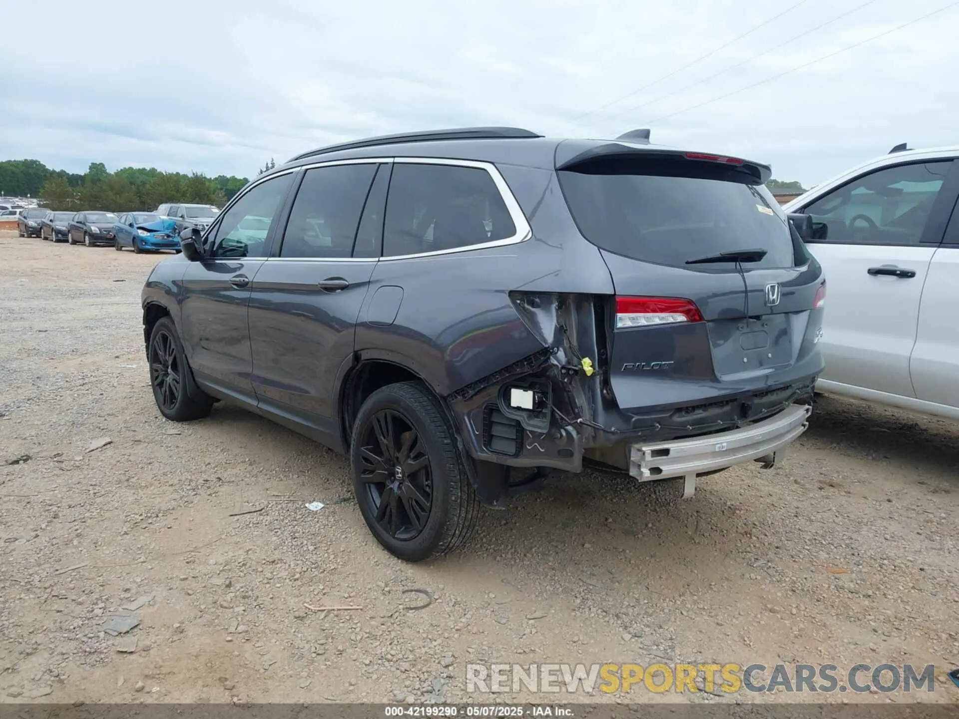 3 Photograph of a damaged car 5FNYF6H21NB096658 HONDA PILOT 2022