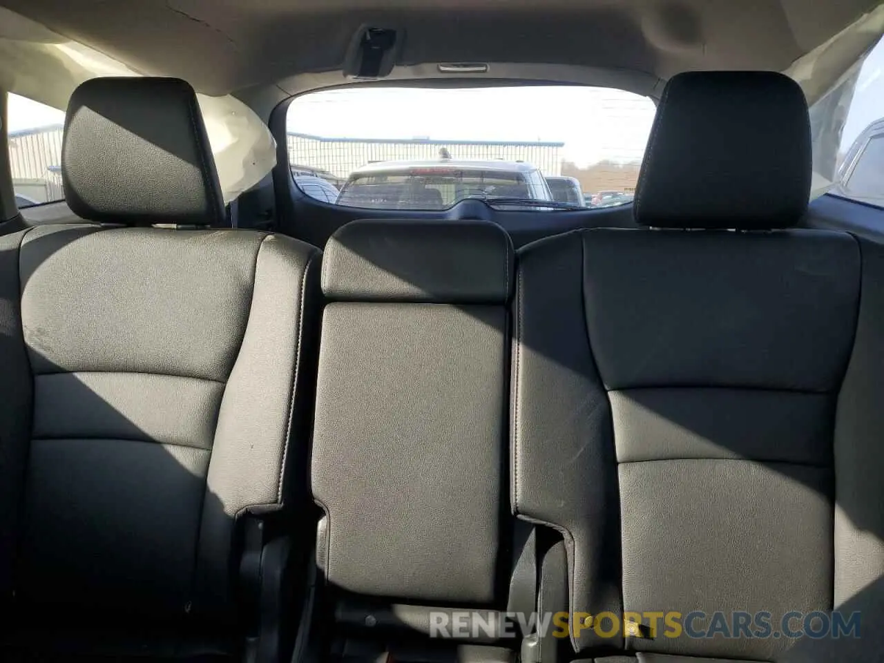 10 Photograph of a damaged car 5FNYF6H23NB078193 HONDA PILOT 2022