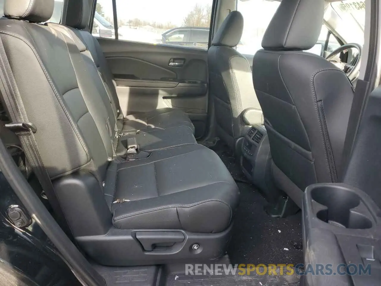 11 Photograph of a damaged car 5FNYF6H23NB078193 HONDA PILOT 2022