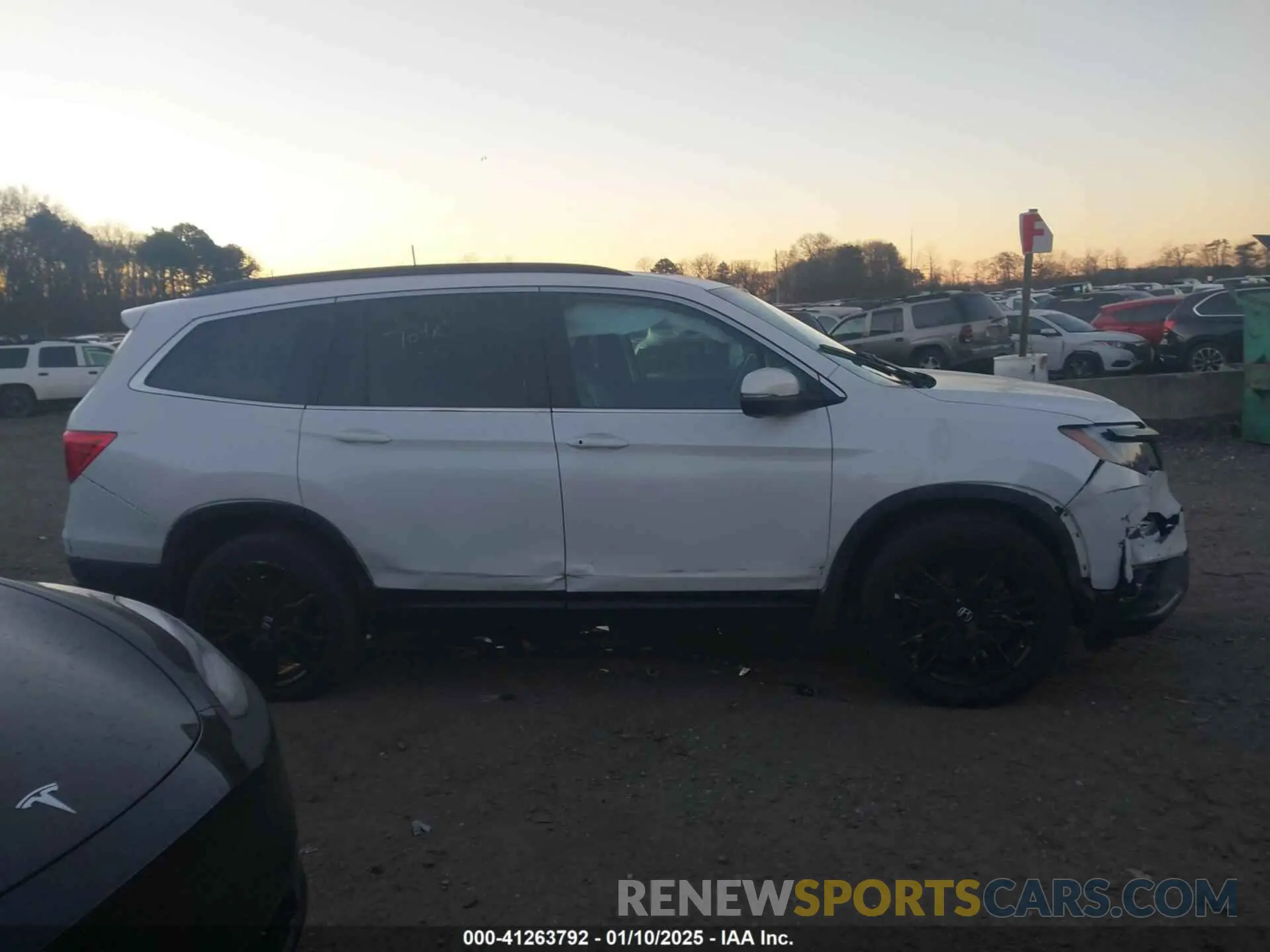 13 Photograph of a damaged car 5FNYF6H23NB082020 HONDA PILOT 2022