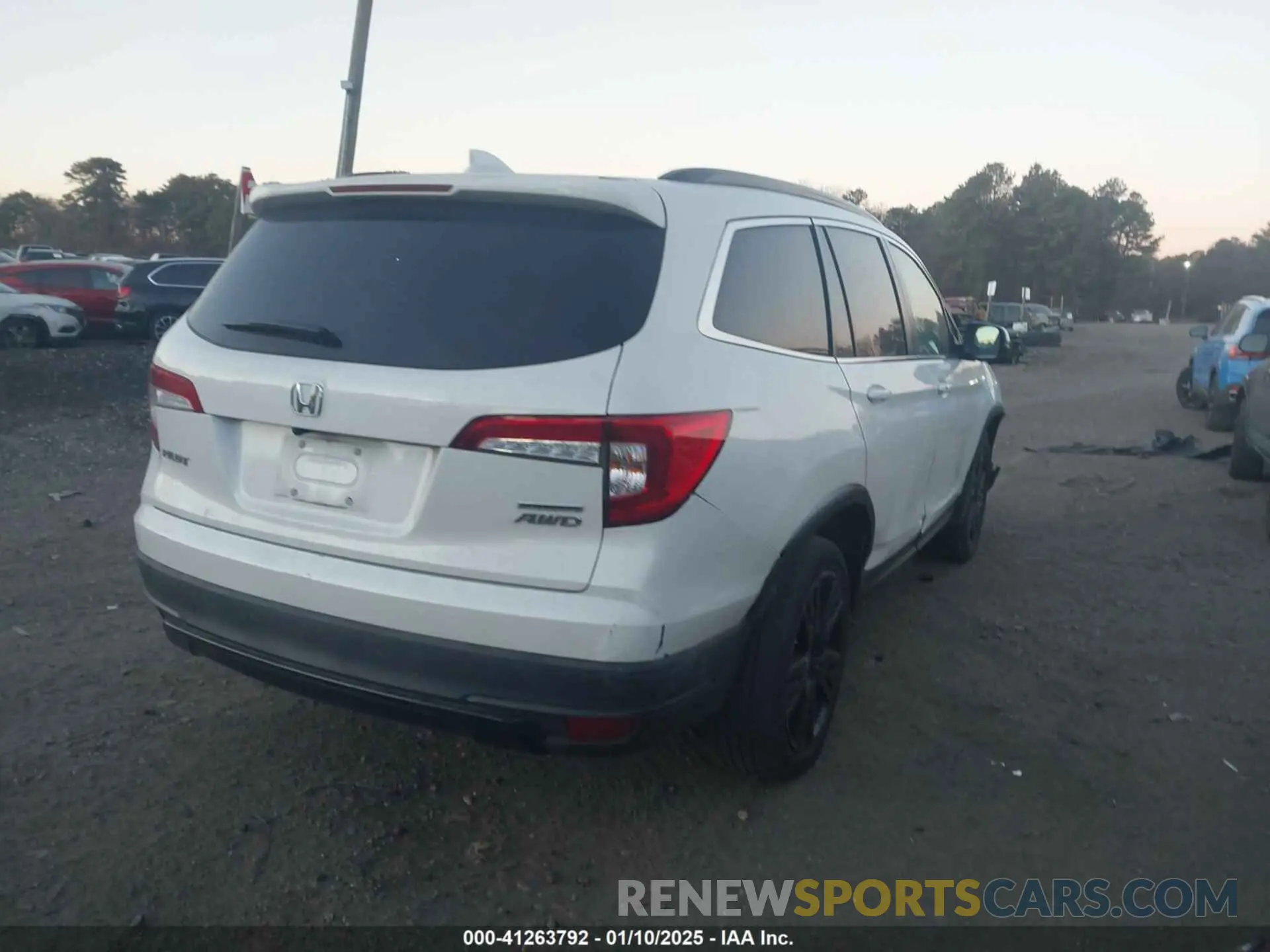 4 Photograph of a damaged car 5FNYF6H23NB082020 HONDA PILOT 2022