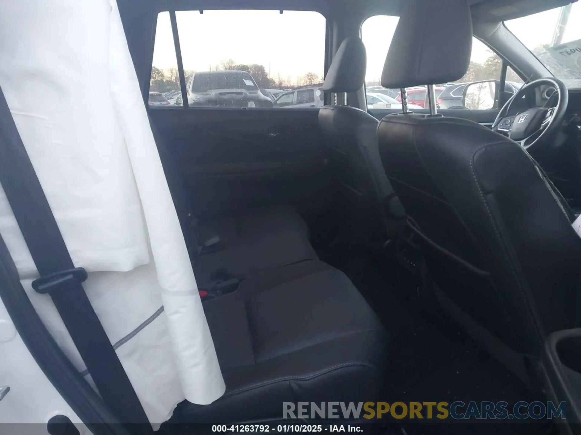8 Photograph of a damaged car 5FNYF6H23NB082020 HONDA PILOT 2022