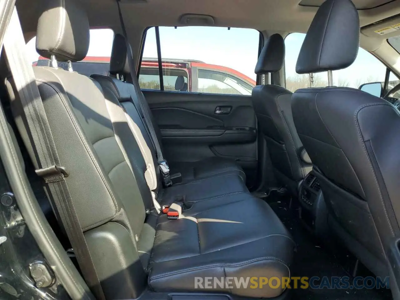 11 Photograph of a damaged car 5FNYF6H23NB097164 HONDA PILOT 2022