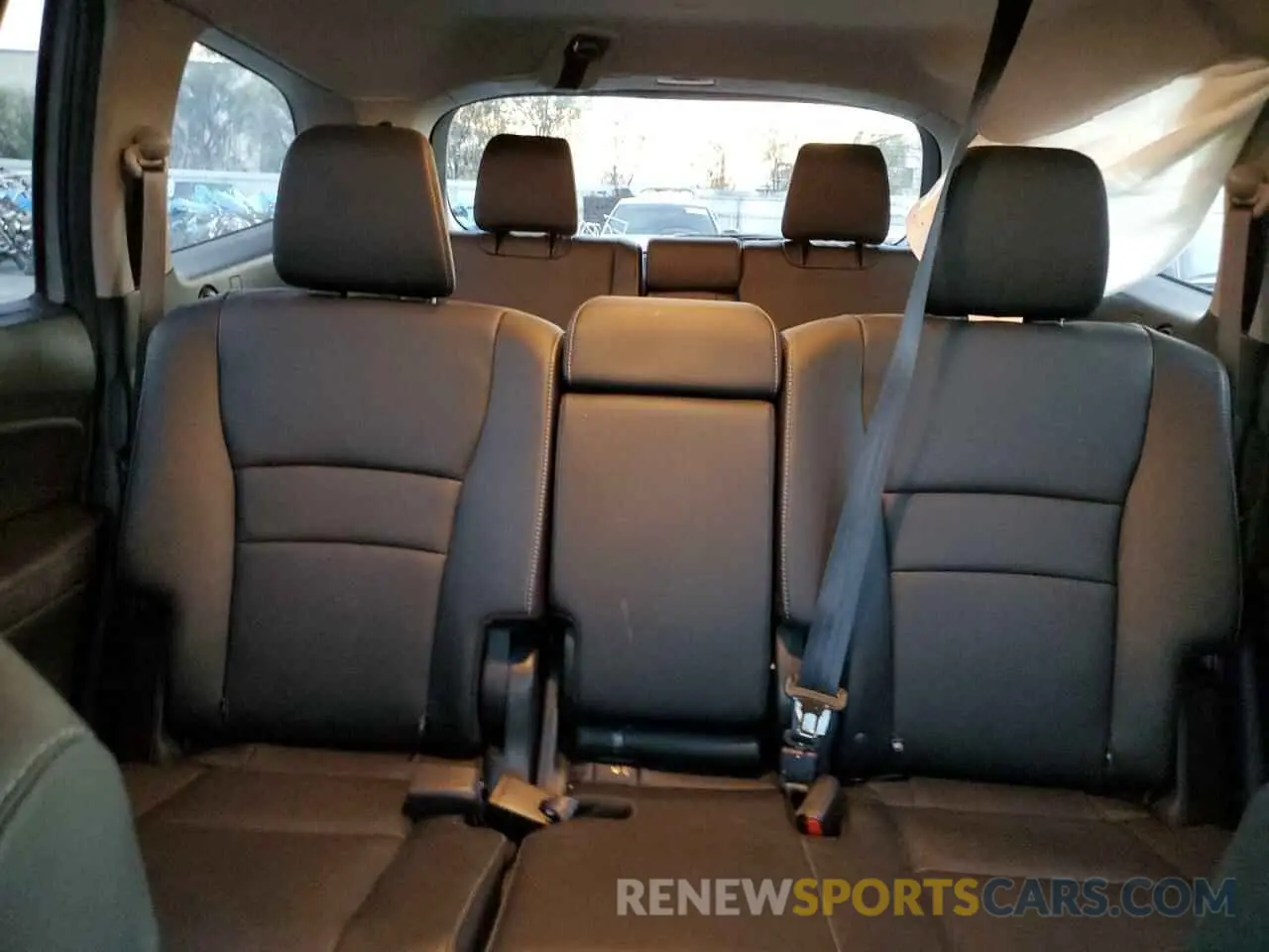 10 Photograph of a damaged car 5FNYF6H23NB104484 HONDA PILOT 2022
