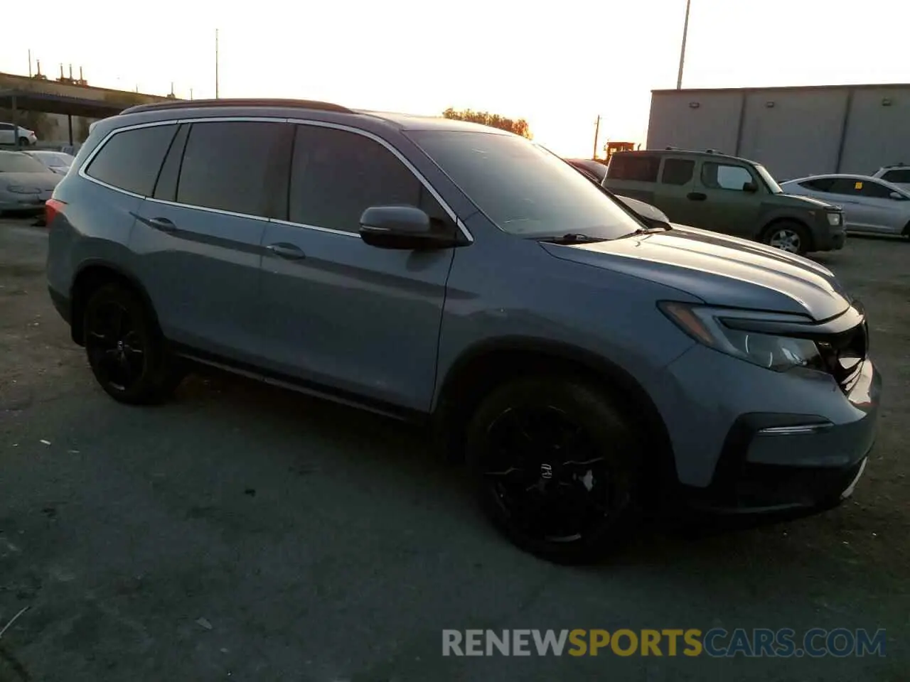 4 Photograph of a damaged car 5FNYF6H23NB104484 HONDA PILOT 2022