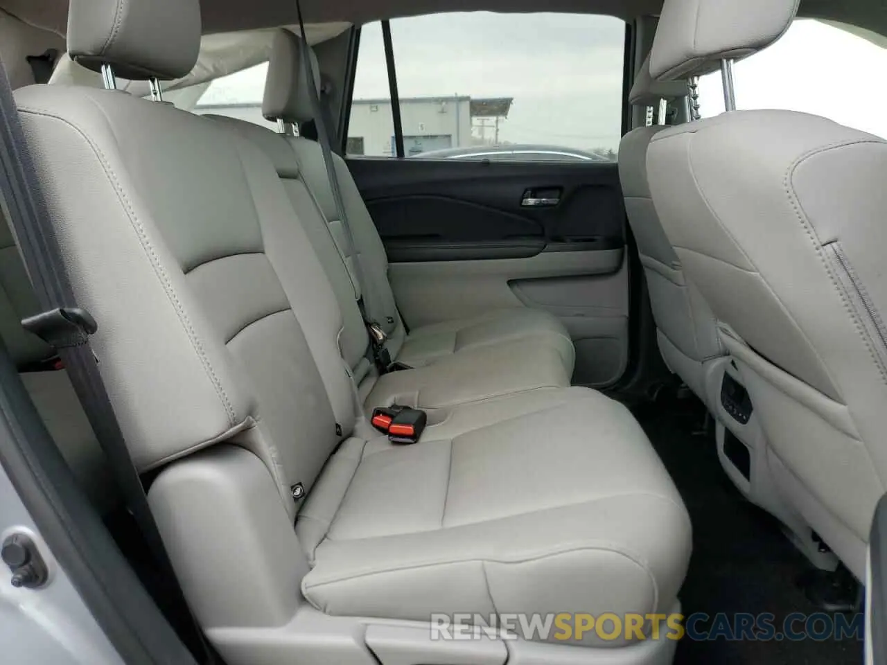 11 Photograph of a damaged car 5FNYF6H24NB103523 HONDA PILOT 2022