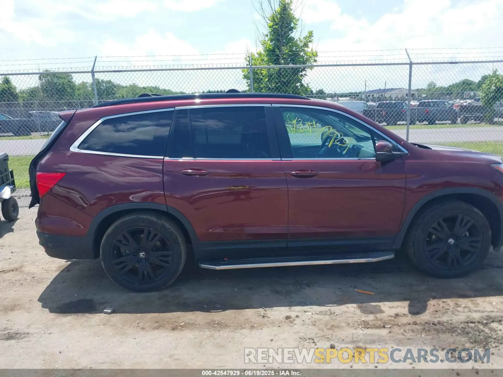 13 Photograph of a damaged car 5FNYF6H25NB043073 HONDA PILOT 2022