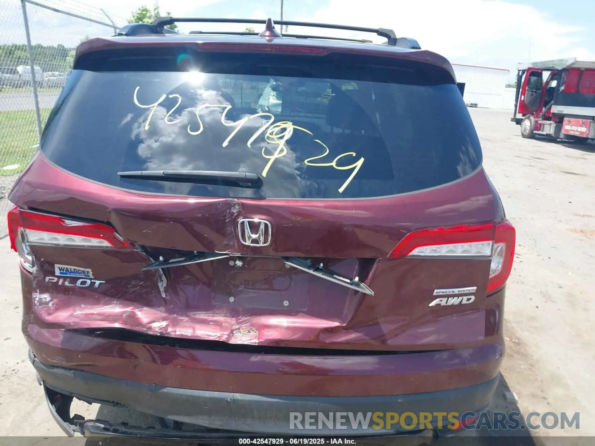 16 Photograph of a damaged car 5FNYF6H25NB043073 HONDA PILOT 2022