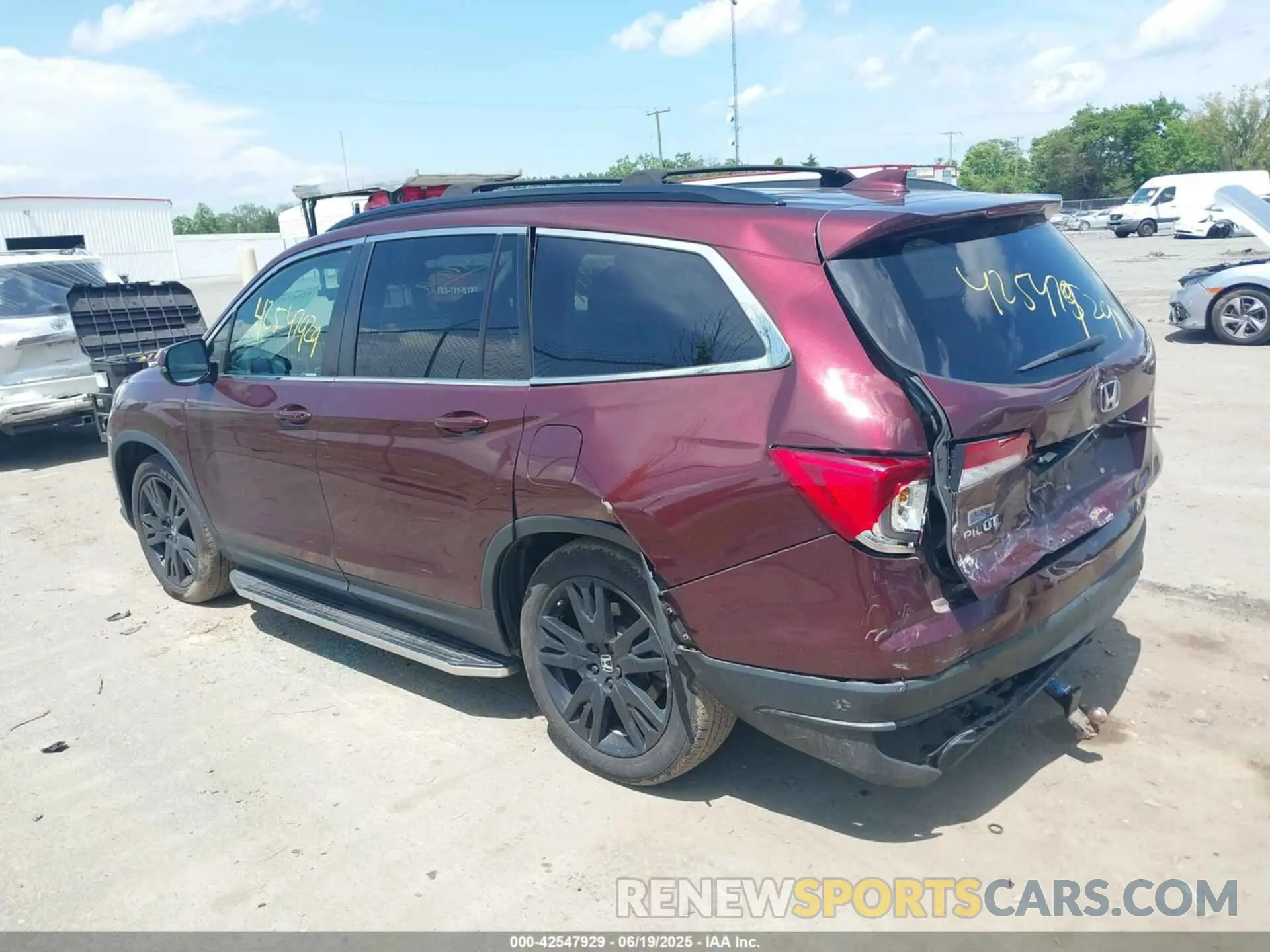 3 Photograph of a damaged car 5FNYF6H25NB043073 HONDA PILOT 2022