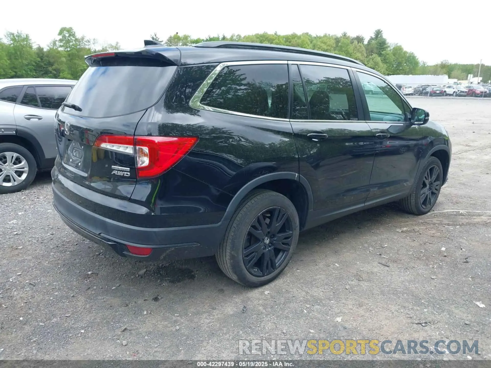 4 Photograph of a damaged car 5FNYF6H27NB005196 HONDA PILOT 2022