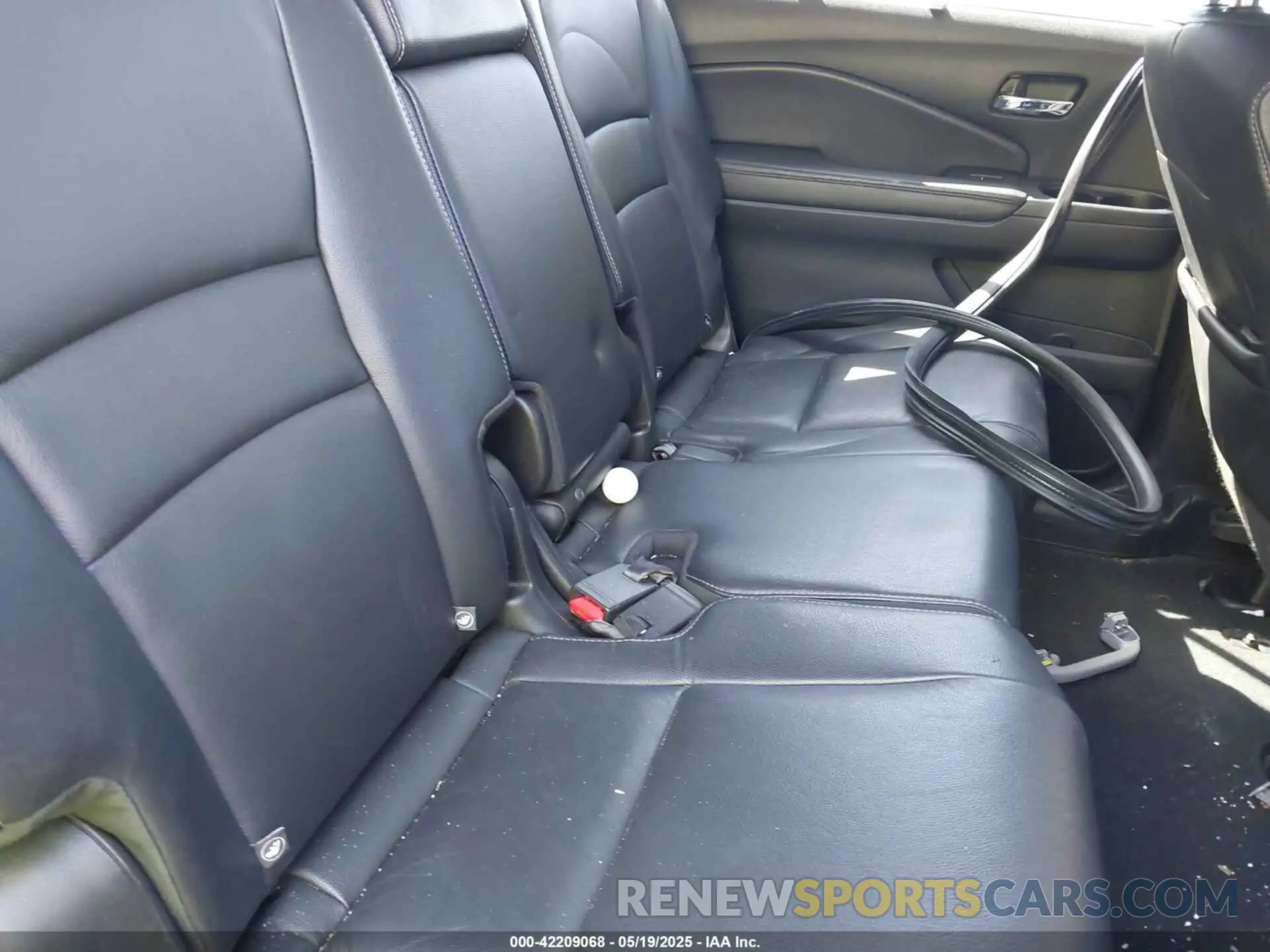 8 Photograph of a damaged car 5FNYF6H28NB014117 HONDA PILOT 2022