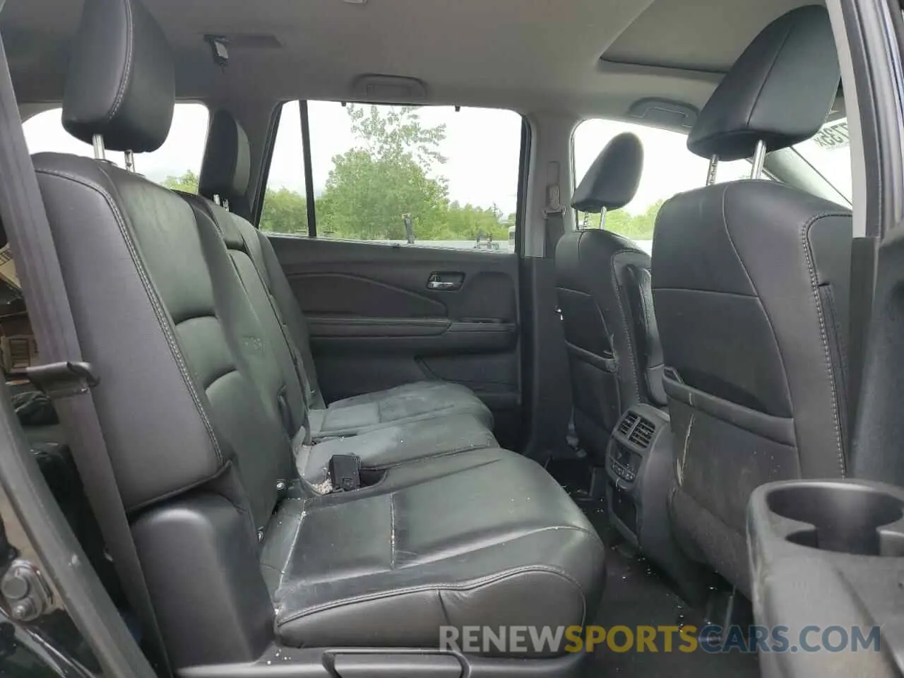 11 Photograph of a damaged car 5FNYF6H28NB075113 HONDA PILOT 2022