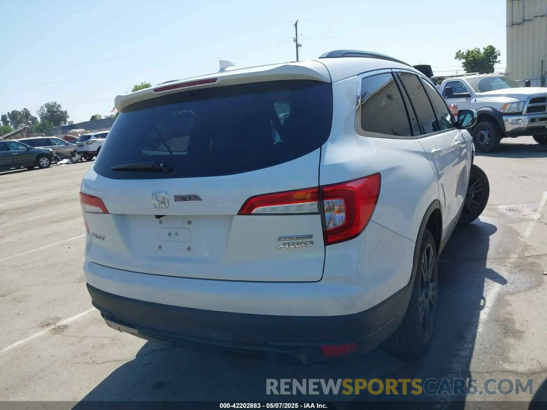 4 Photograph of a damaged car 5FNYF6H2XNB060029 HONDA PILOT 2022