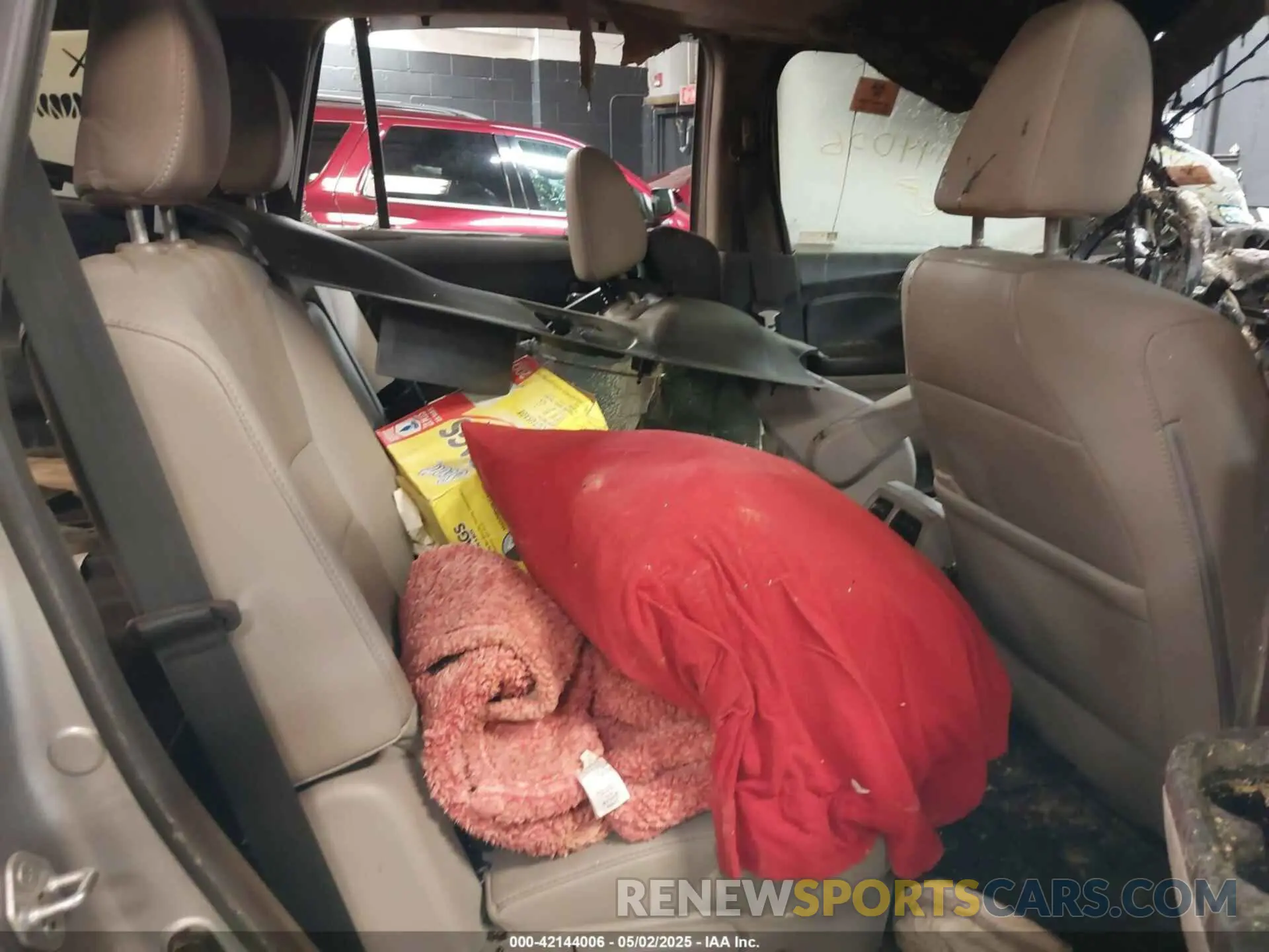 8 Photograph of a damaged car 5FNYF6H2XNB061777 HONDA PILOT 2022