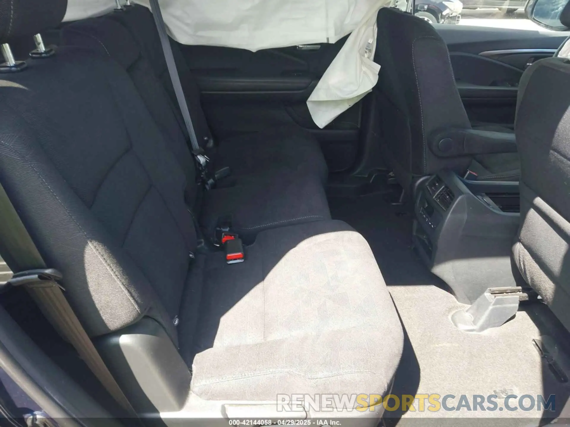 8 Photograph of a damaged car 5FNYF6H31NB075317 HONDA PILOT 2022