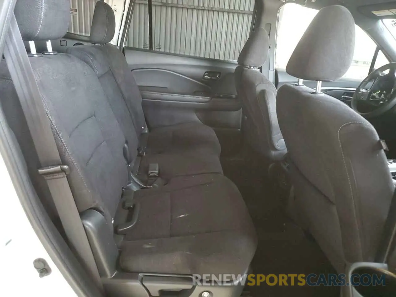 11 Photograph of a damaged car 5FNYF6H34NB104146 HONDA PILOT 2022
