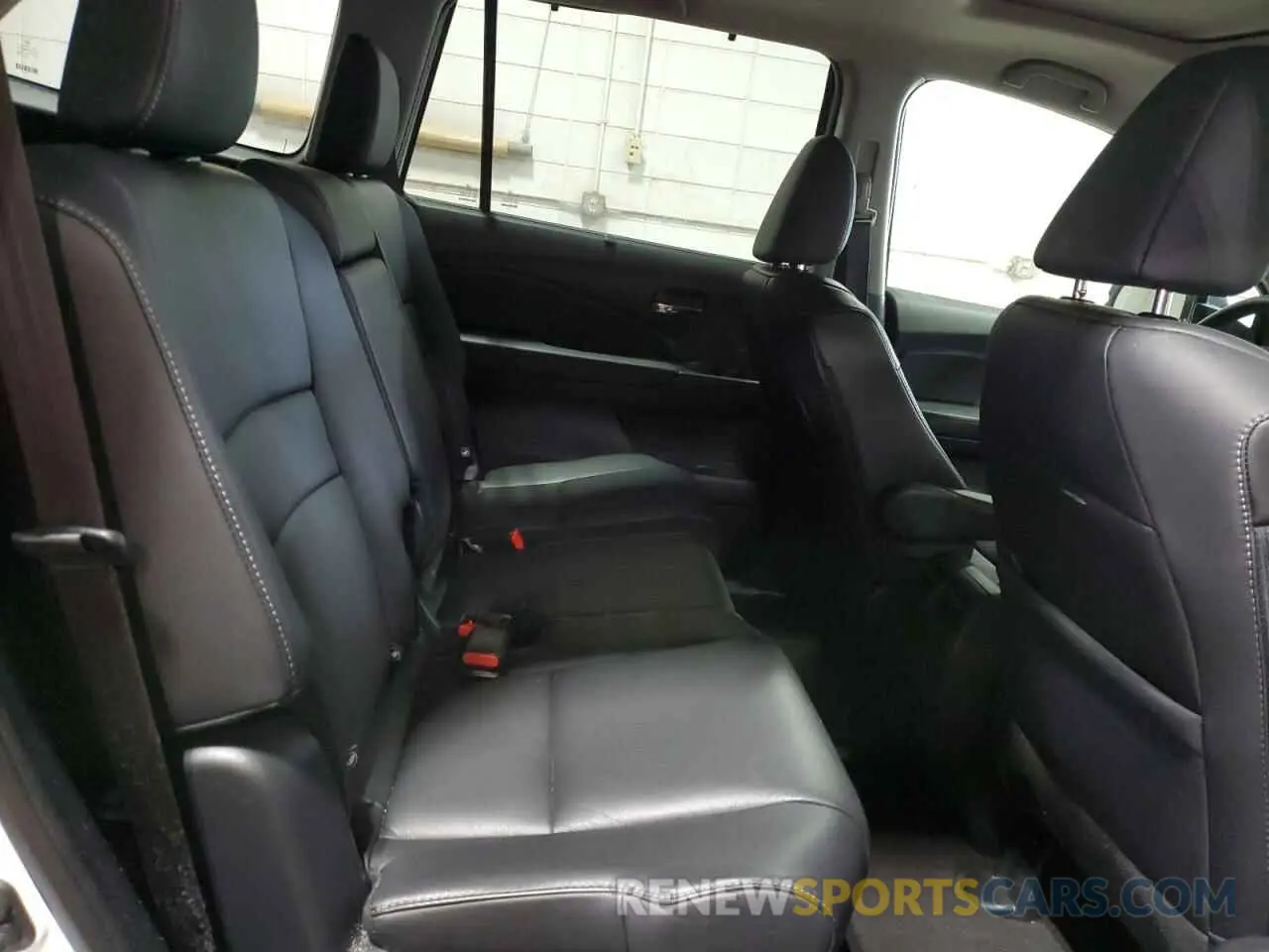 11 Photograph of a damaged car 5FNYF6H50NB099934 HONDA PILOT 2022