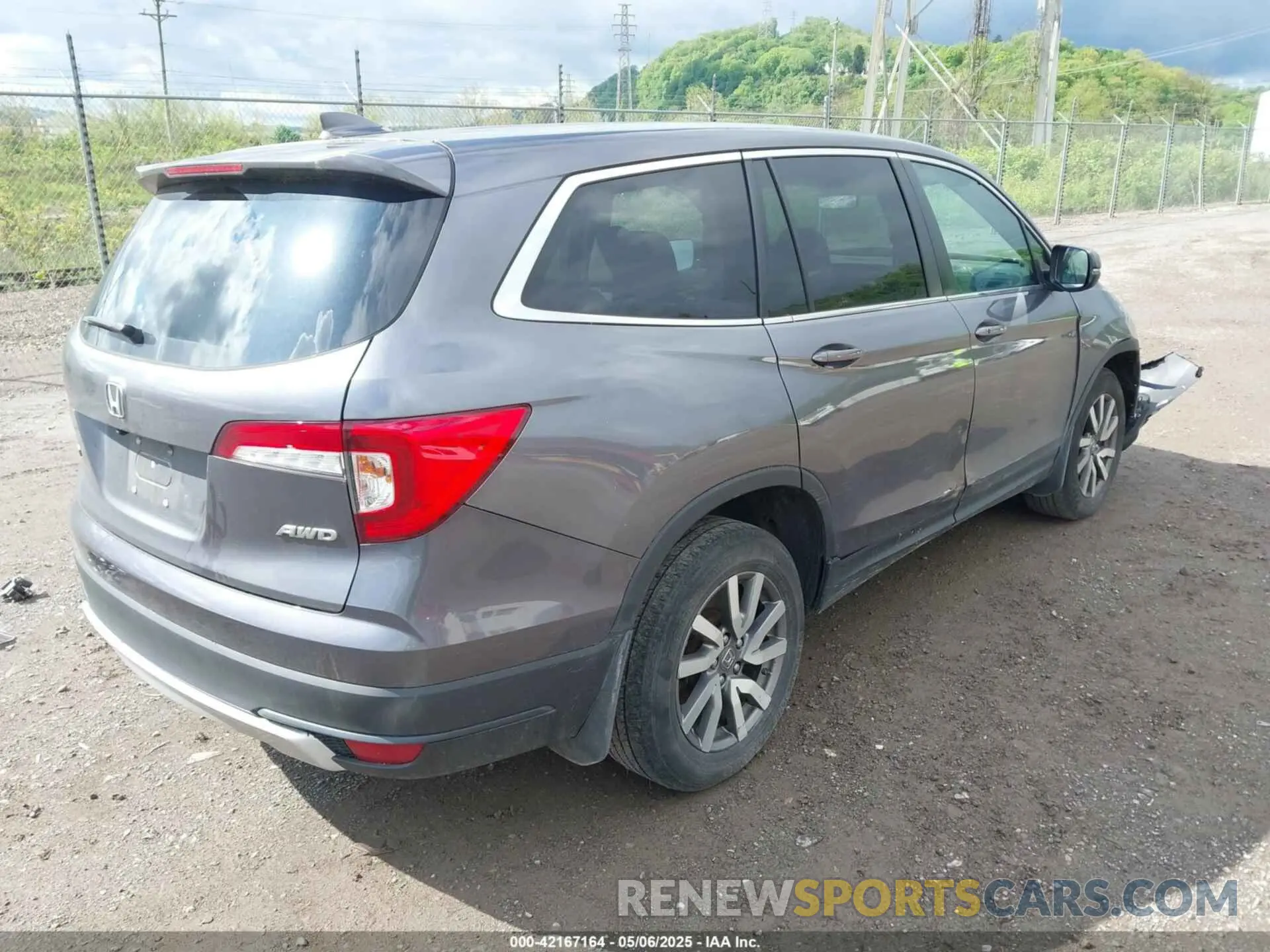 4 Photograph of a damaged car 5FNYF6H51NB036552 HONDA PILOT 2022