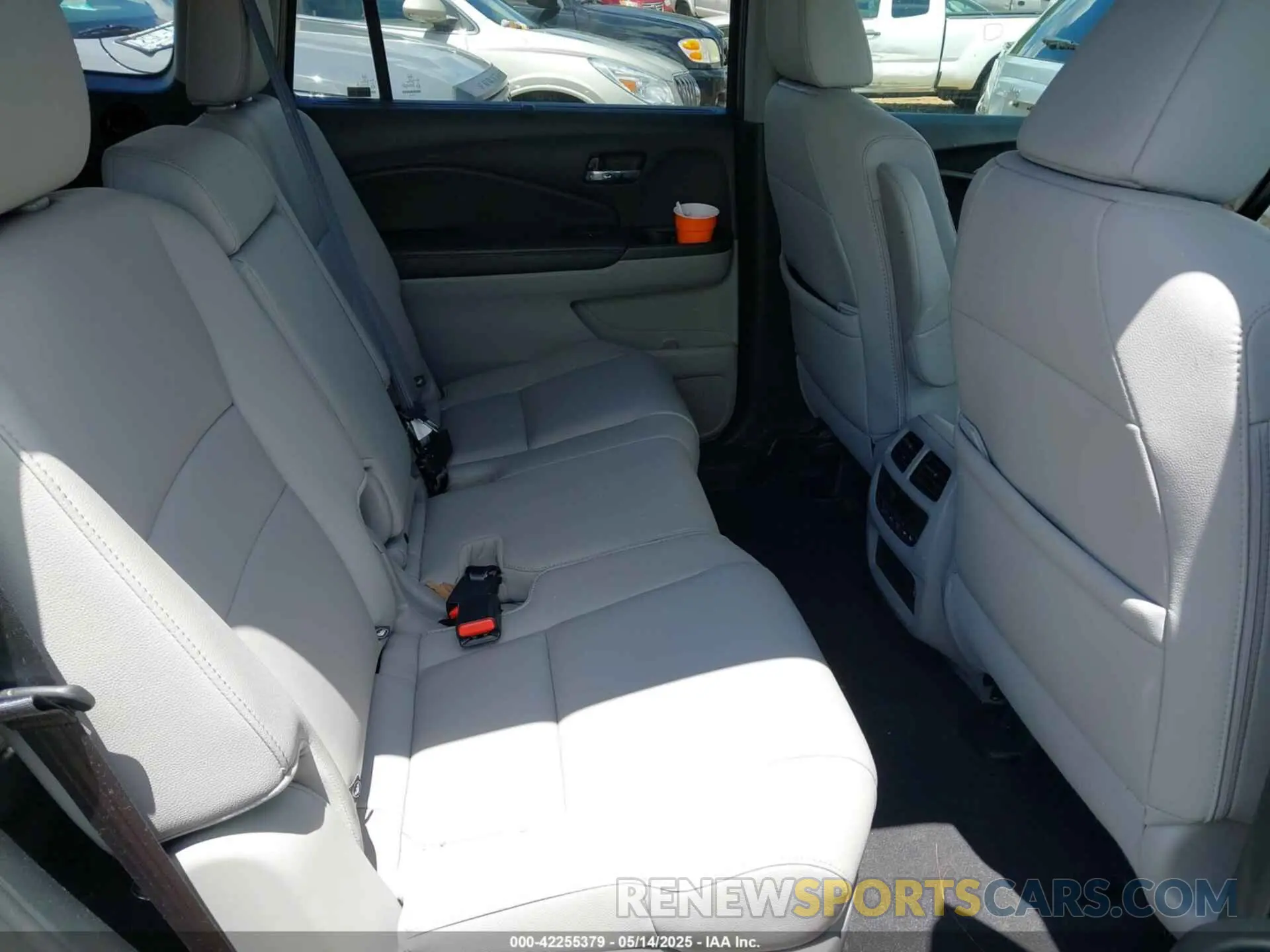 8 Photograph of a damaged car 5FNYF6H53NB023298 HONDA PILOT 2022