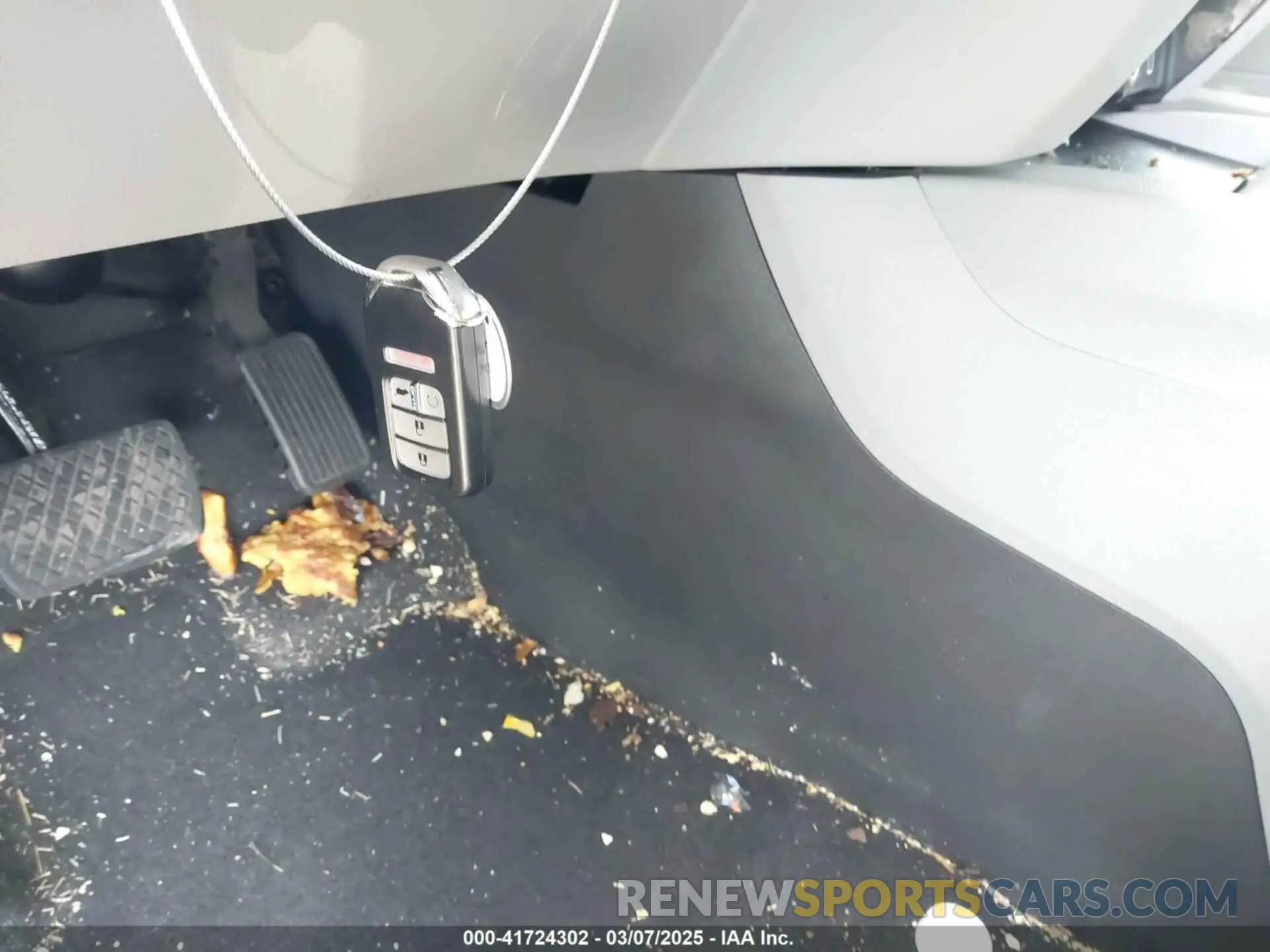 11 Photograph of a damaged car 5FNYF6H54NB009670 HONDA PILOT 2022