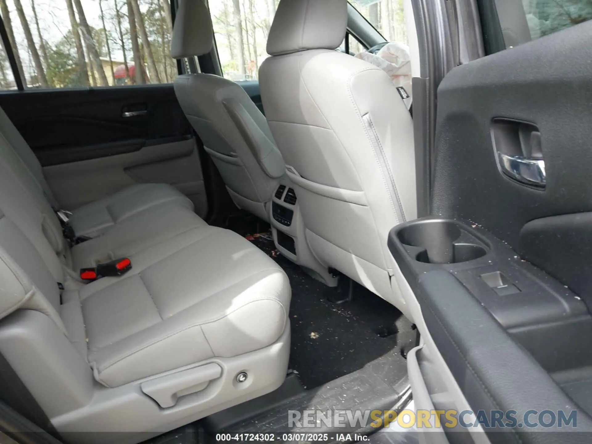 8 Photograph of a damaged car 5FNYF6H54NB009670 HONDA PILOT 2022