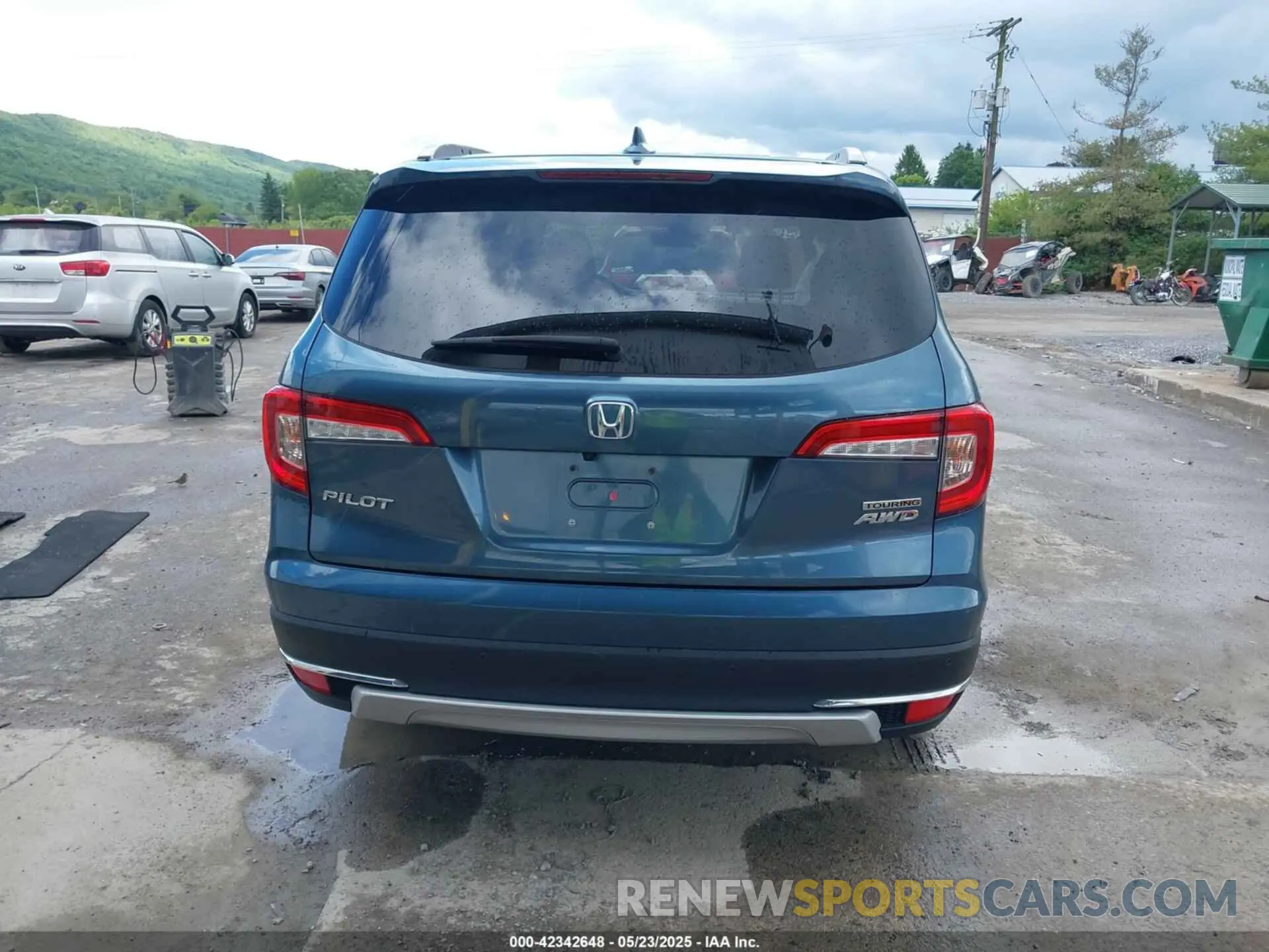 17 Photograph of a damaged car 5FNYF6H68NB011186 HONDA PILOT 2022