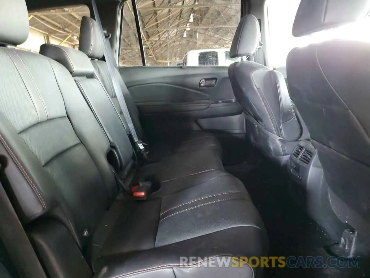 11 Photograph of a damaged car 5FNYF6H88NB047817 HONDA PILOT 2022