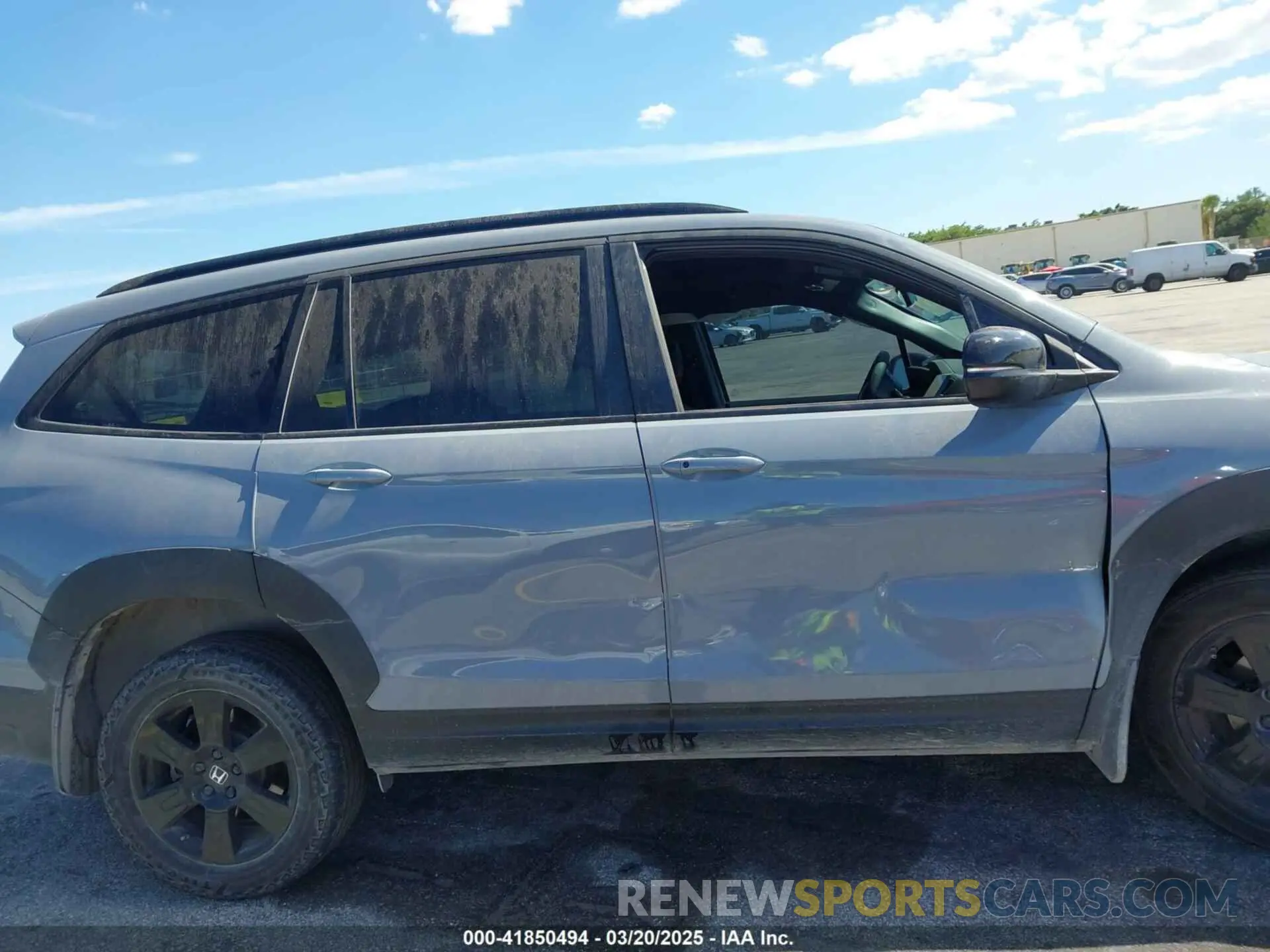 14 Photograph of a damaged car 5FNYF6H88NB060695 HONDA PILOT 2022
