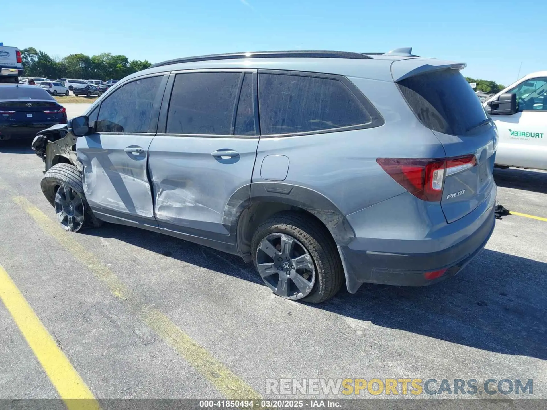3 Photograph of a damaged car 5FNYF6H88NB060695 HONDA PILOT 2022