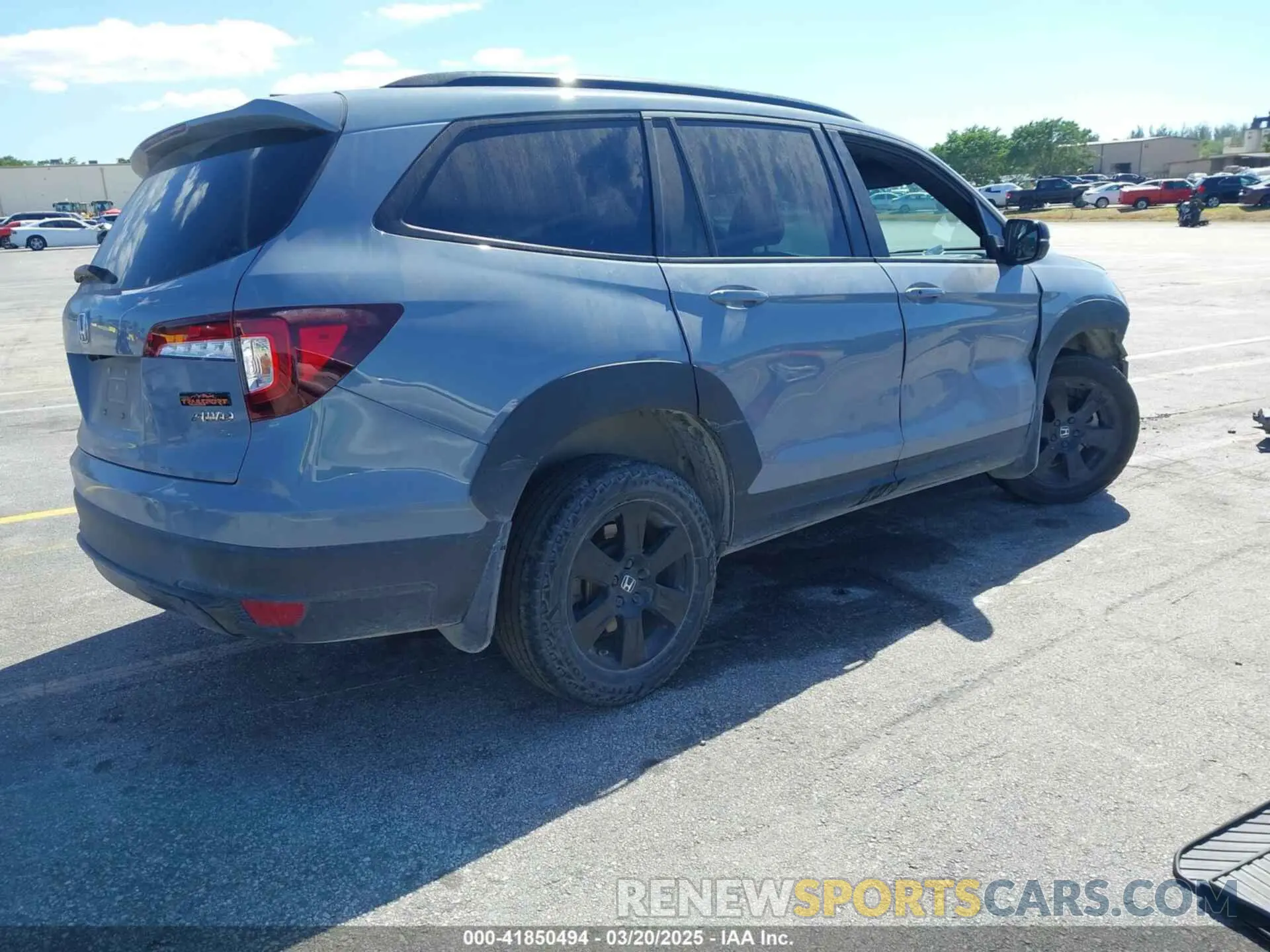 4 Photograph of a damaged car 5FNYF6H88NB060695 HONDA PILOT 2022
