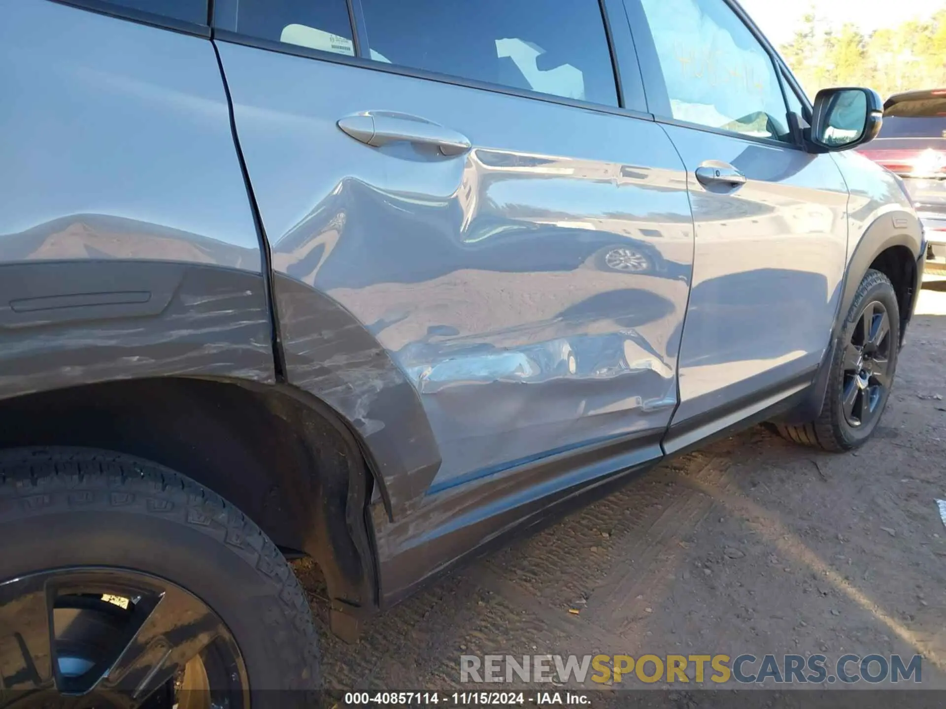 18 Photograph of a damaged car 5FNYF6H88NB068019 HONDA PILOT 2022