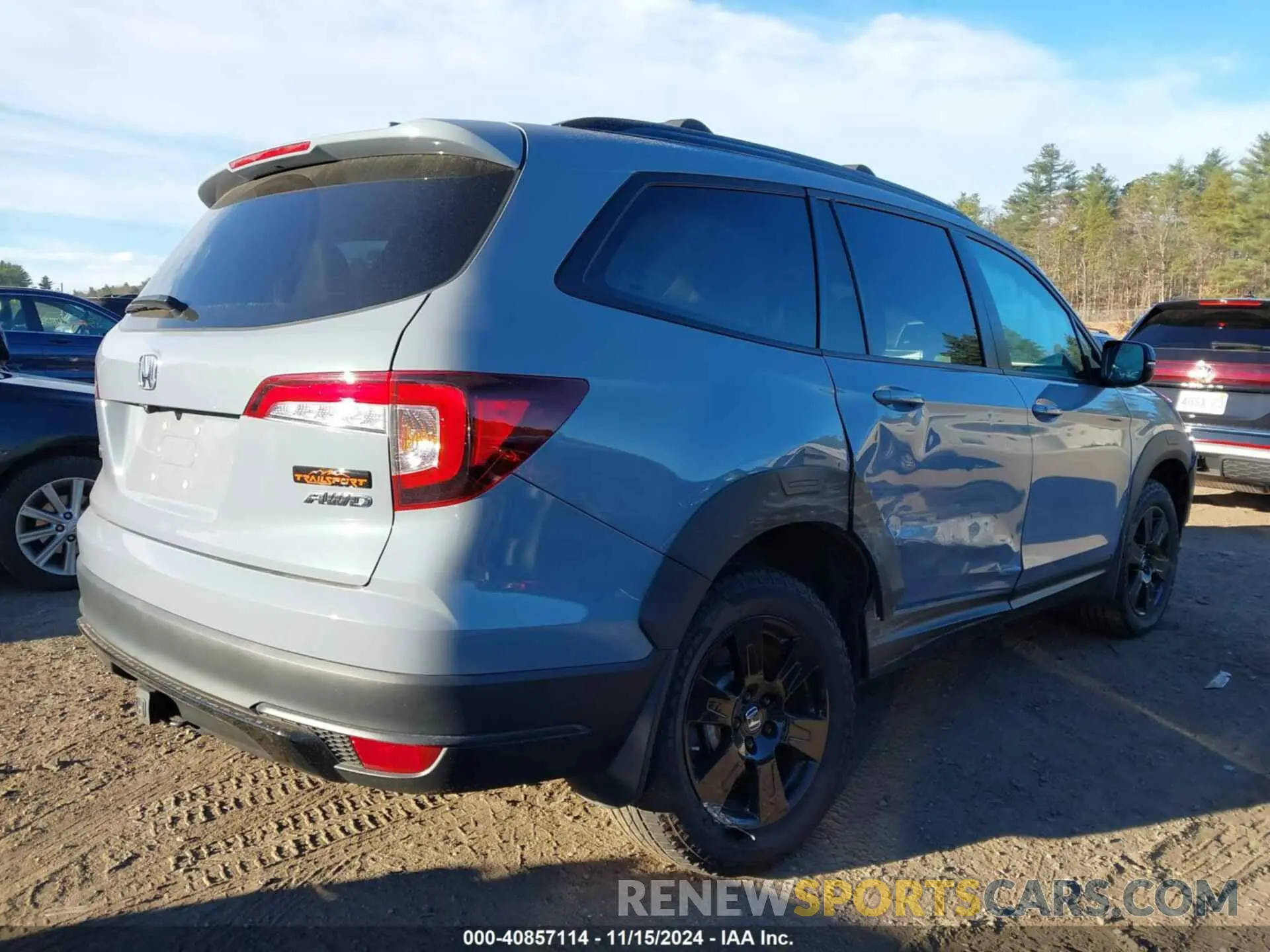 4 Photograph of a damaged car 5FNYF6H88NB068019 HONDA PILOT 2022