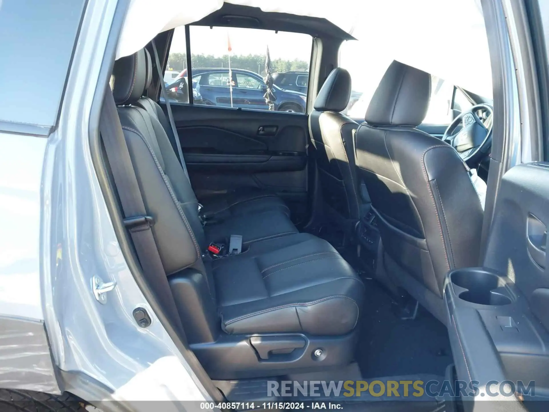 8 Photograph of a damaged car 5FNYF6H88NB068019 HONDA PILOT 2022