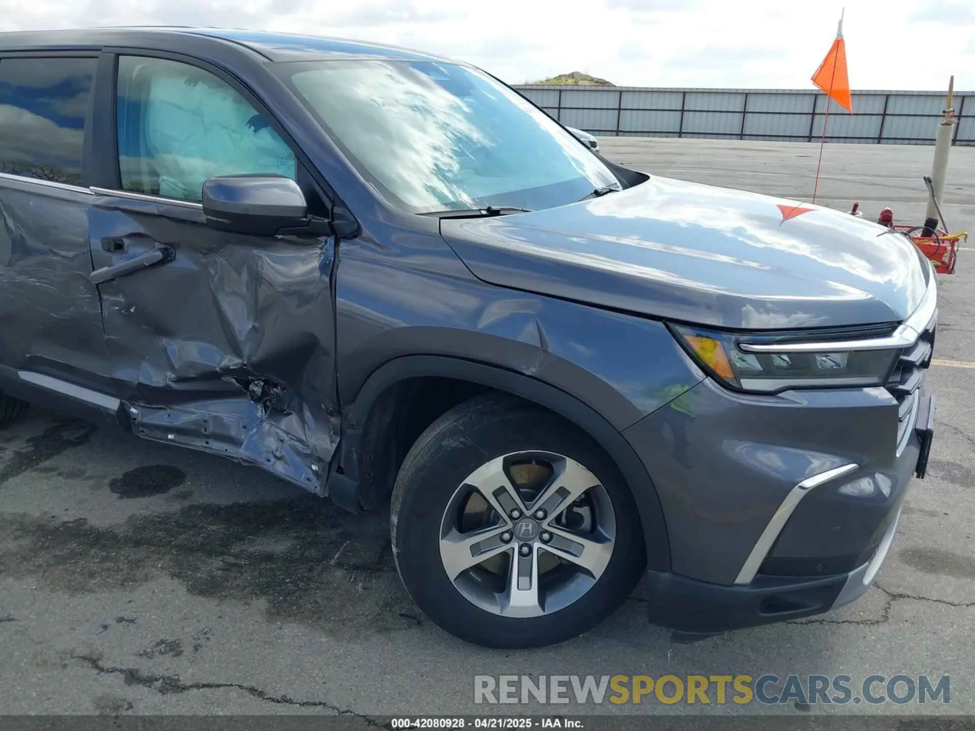 6 Photograph of a damaged car 5FNYG1H42PB054424 HONDA PILOT 2023