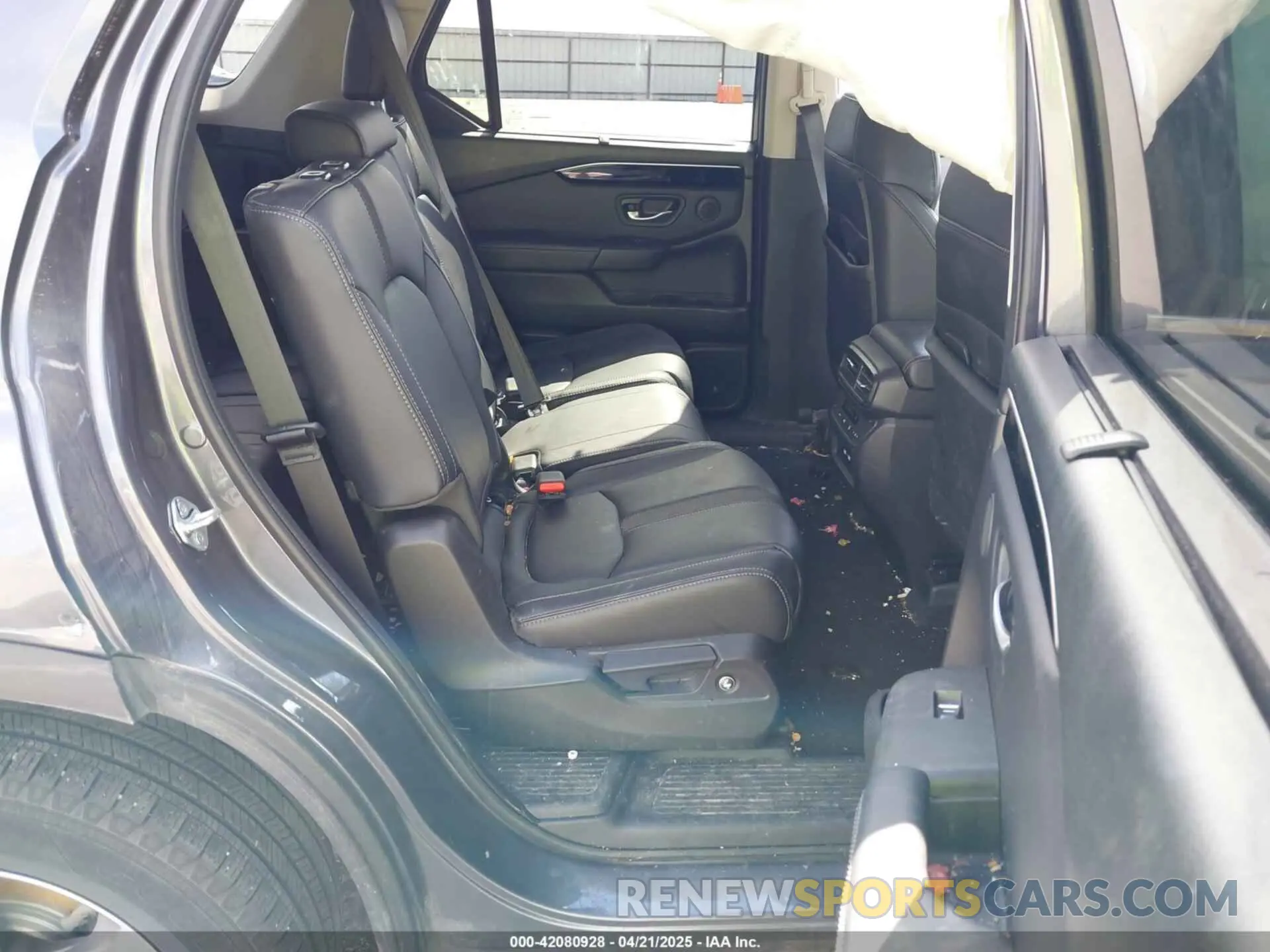 8 Photograph of a damaged car 5FNYG1H42PB054424 HONDA PILOT 2023