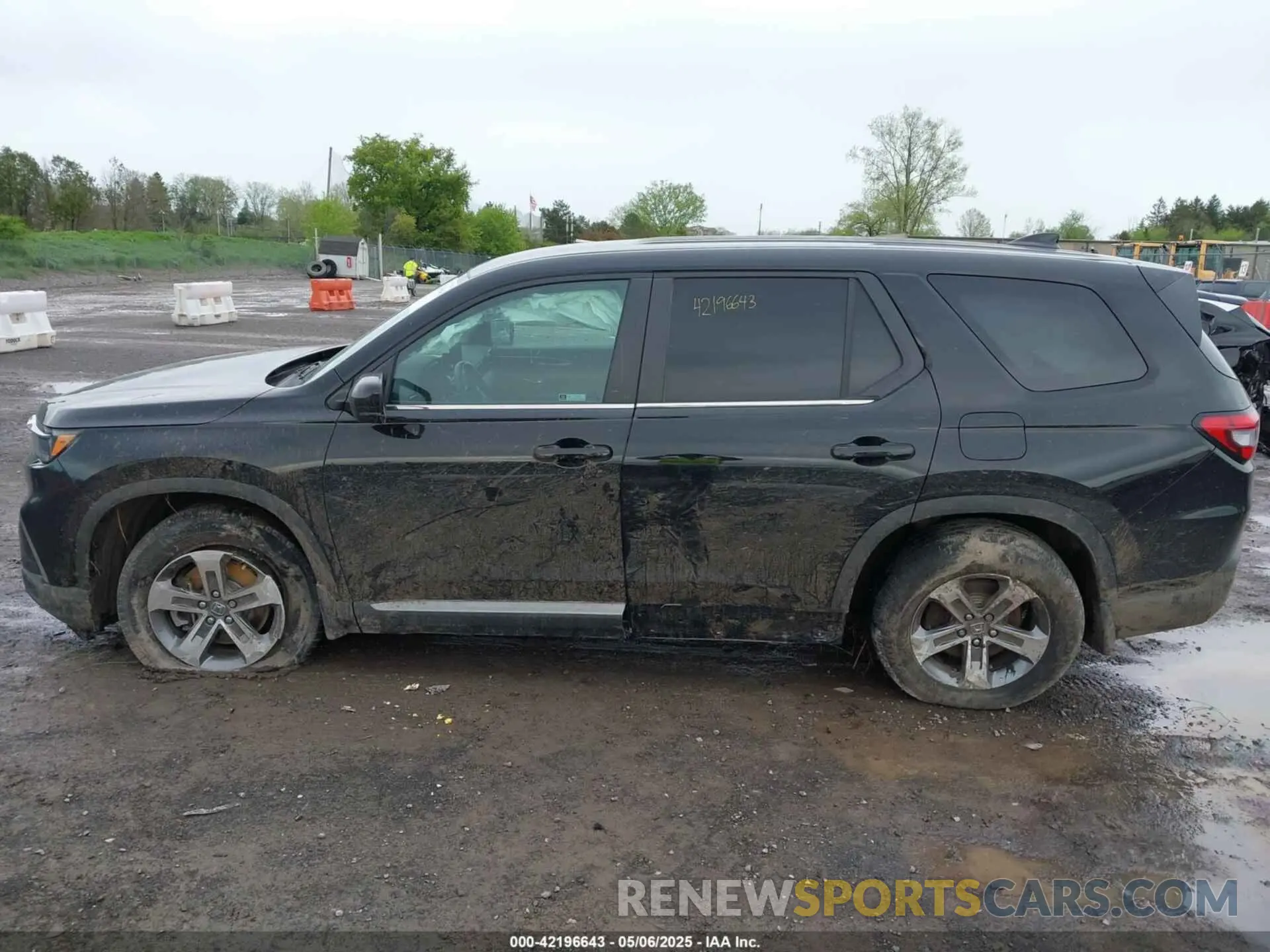 14 Photograph of a damaged car 5FNYG1H48PB045971 HONDA PILOT 2023