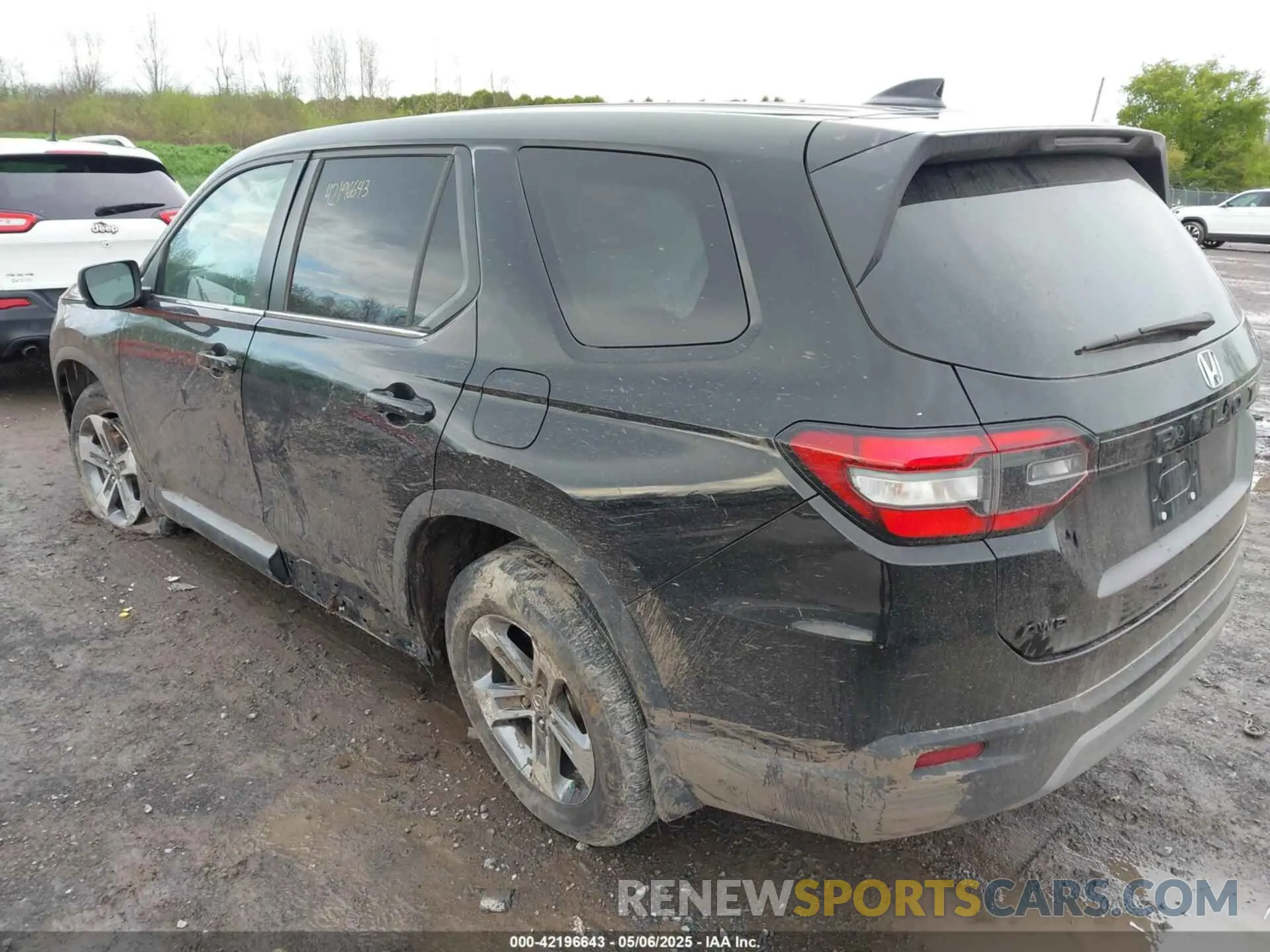 3 Photograph of a damaged car 5FNYG1H48PB045971 HONDA PILOT 2023
