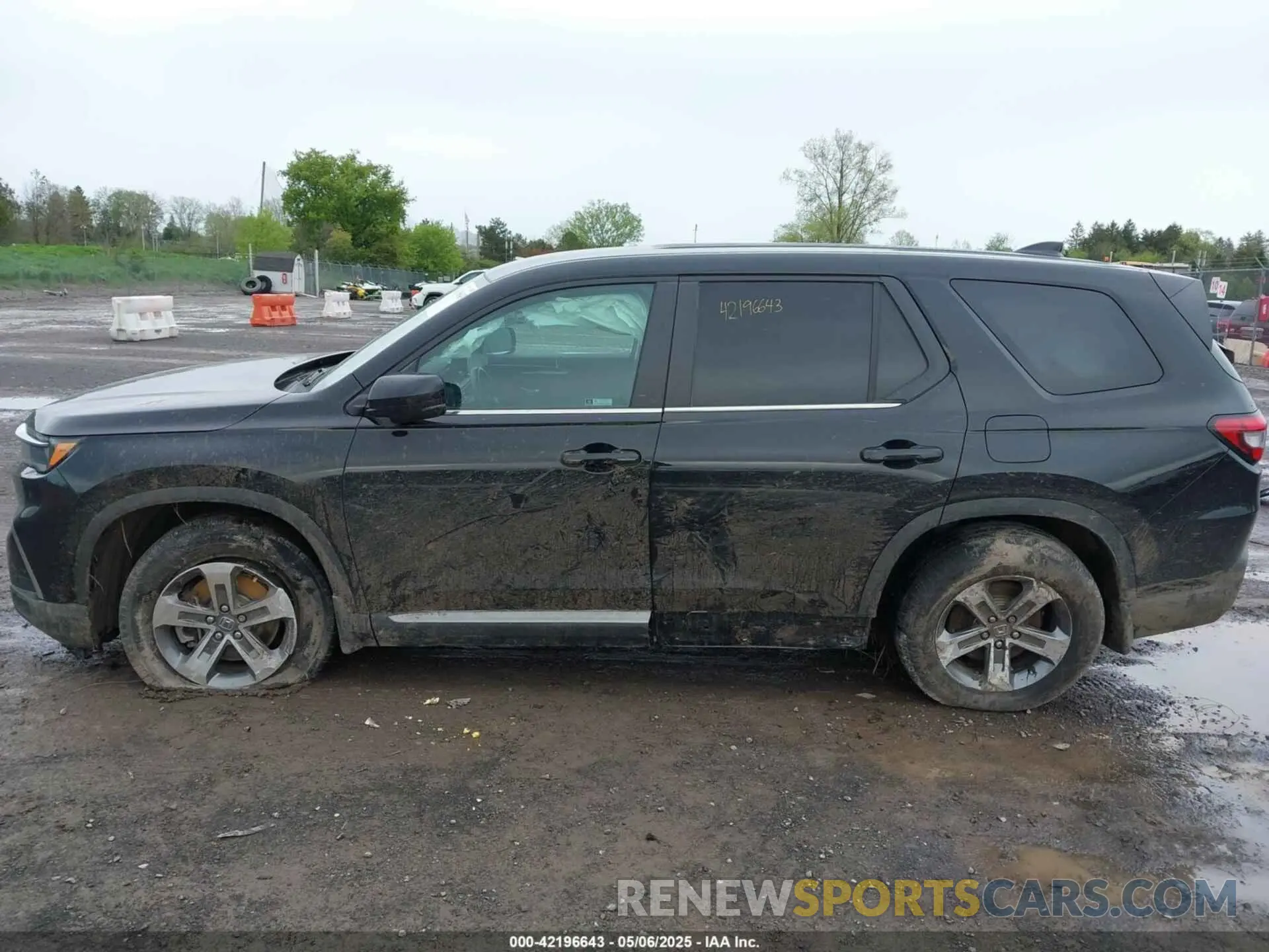 6 Photograph of a damaged car 5FNYG1H48PB045971 HONDA PILOT 2023