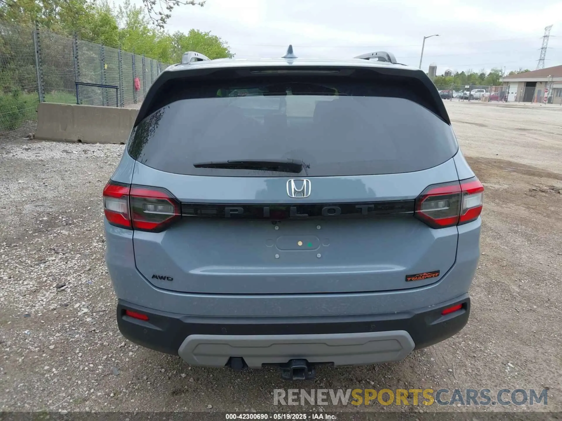 17 Photograph of a damaged car 5FNYG1H61PB026888 HONDA PILOT 2023