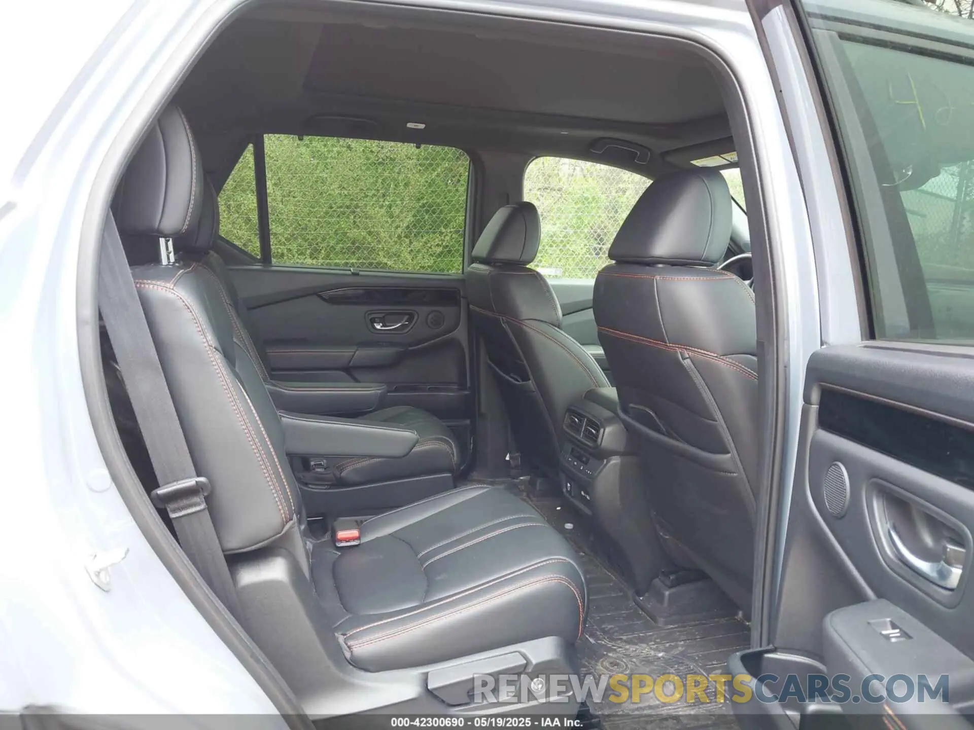 8 Photograph of a damaged car 5FNYG1H61PB026888 HONDA PILOT 2023