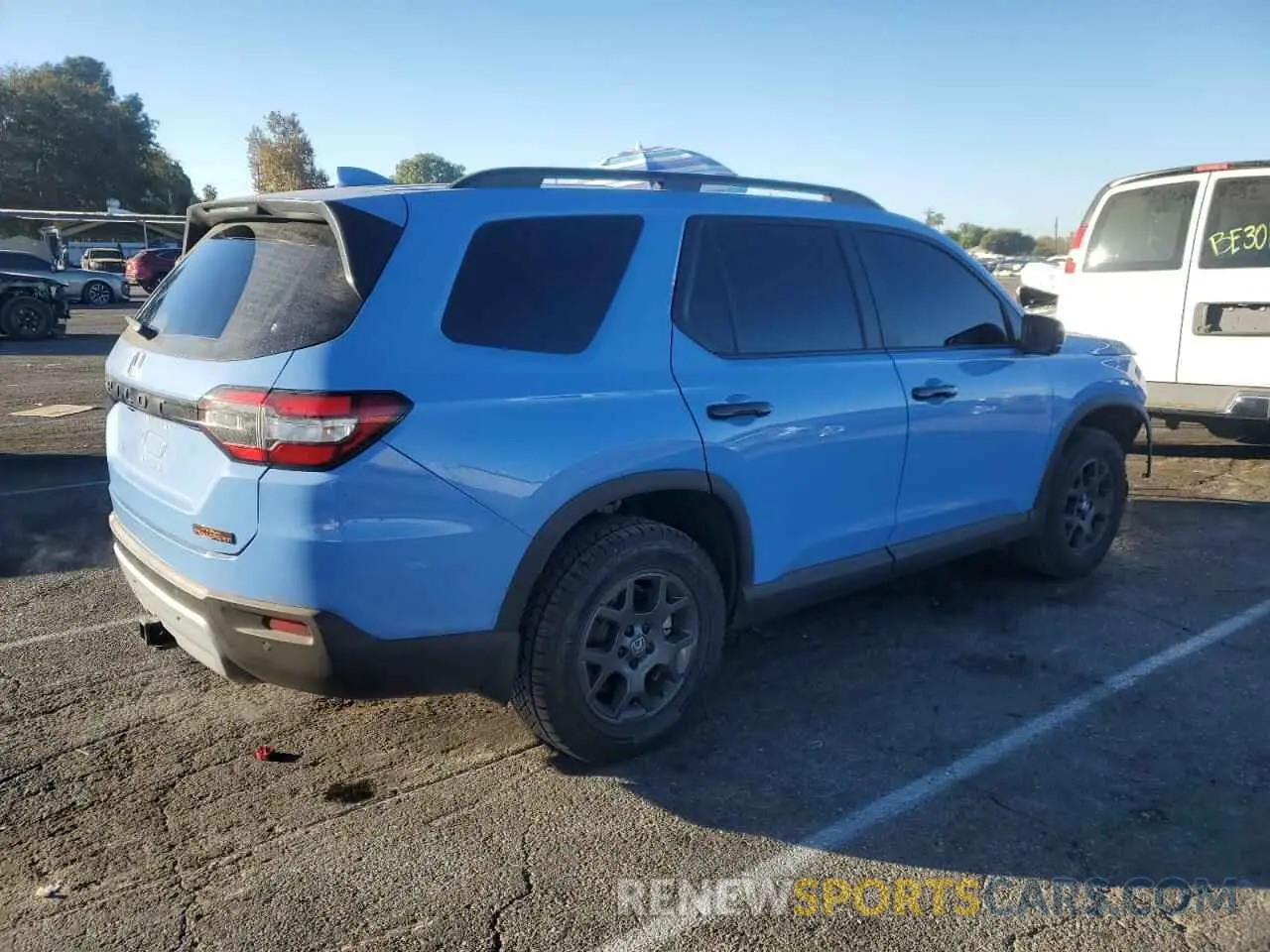 3 Photograph of a damaged car 5FNYG1H67PB038169 HONDA PILOT 2023