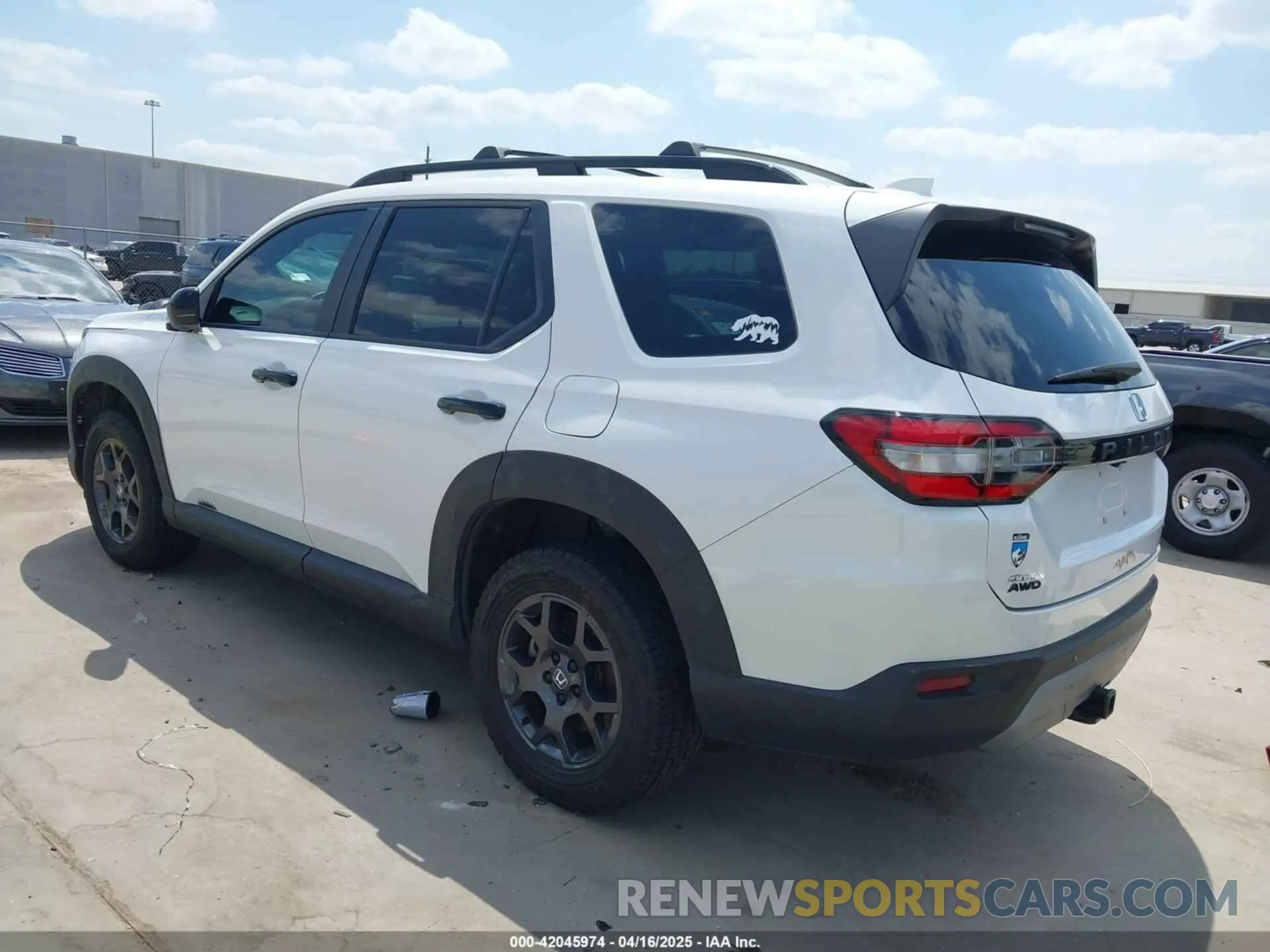 3 Photograph of a damaged car 5FNYG1H67PB043095 HONDA PILOT 2023