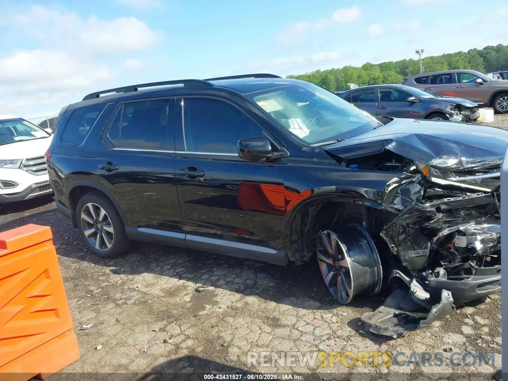 13 Photograph of a damaged car 5FNYG1H80PB005239 HONDA PILOT 2023
