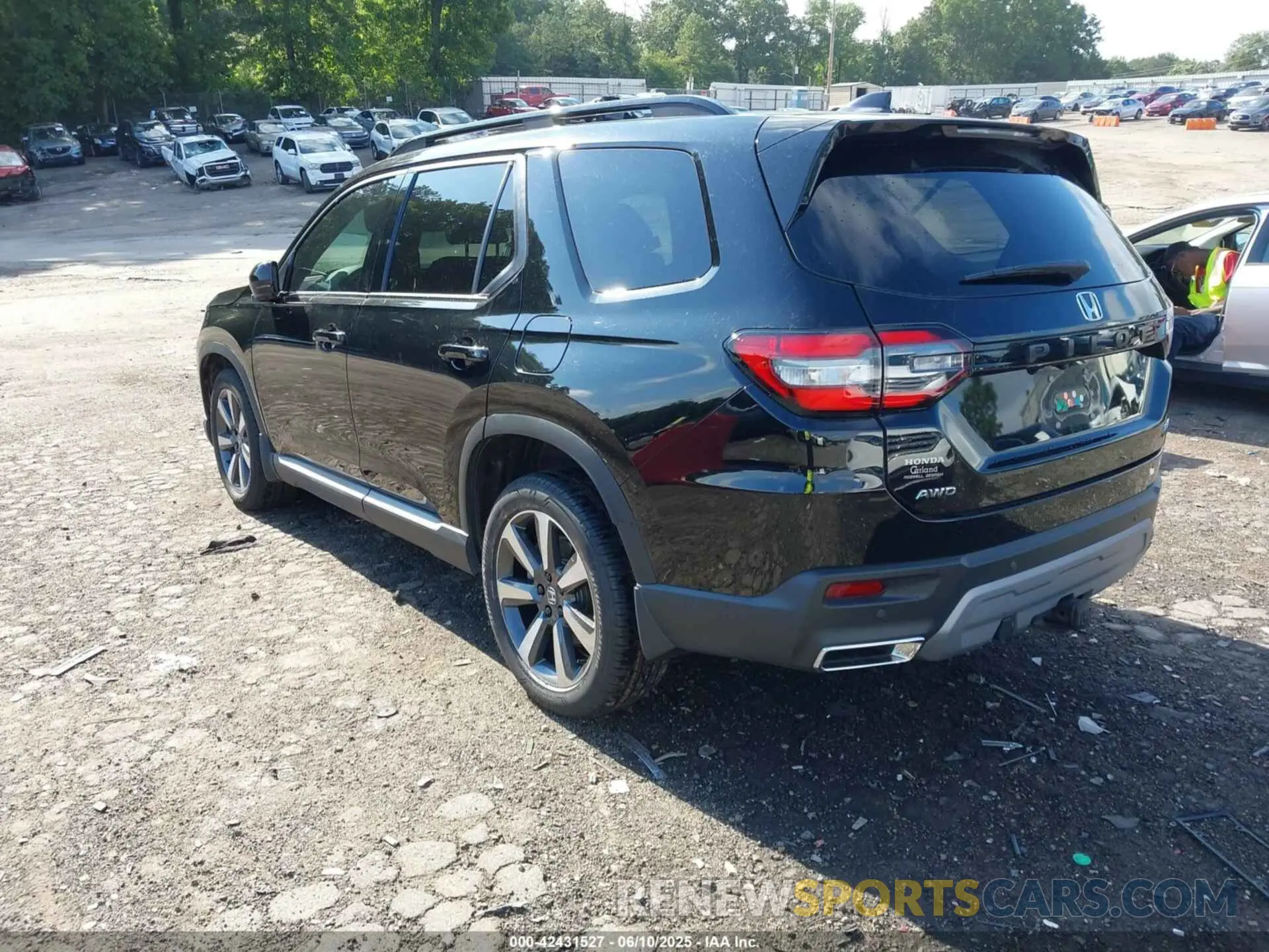 3 Photograph of a damaged car 5FNYG1H80PB005239 HONDA PILOT 2023